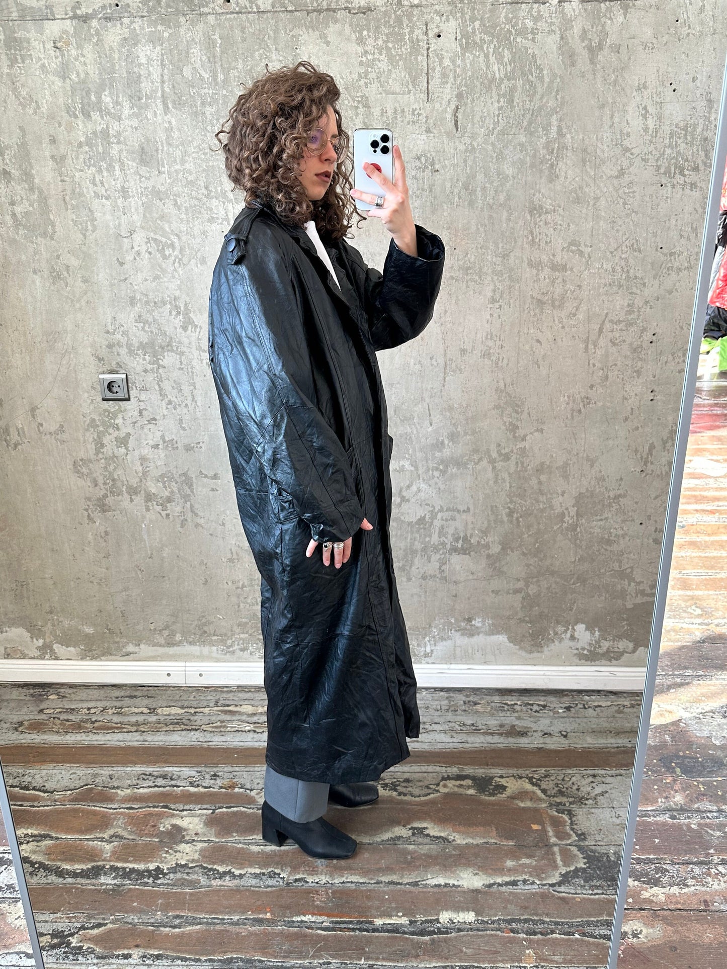 Vintage 90s straight leather coat in black