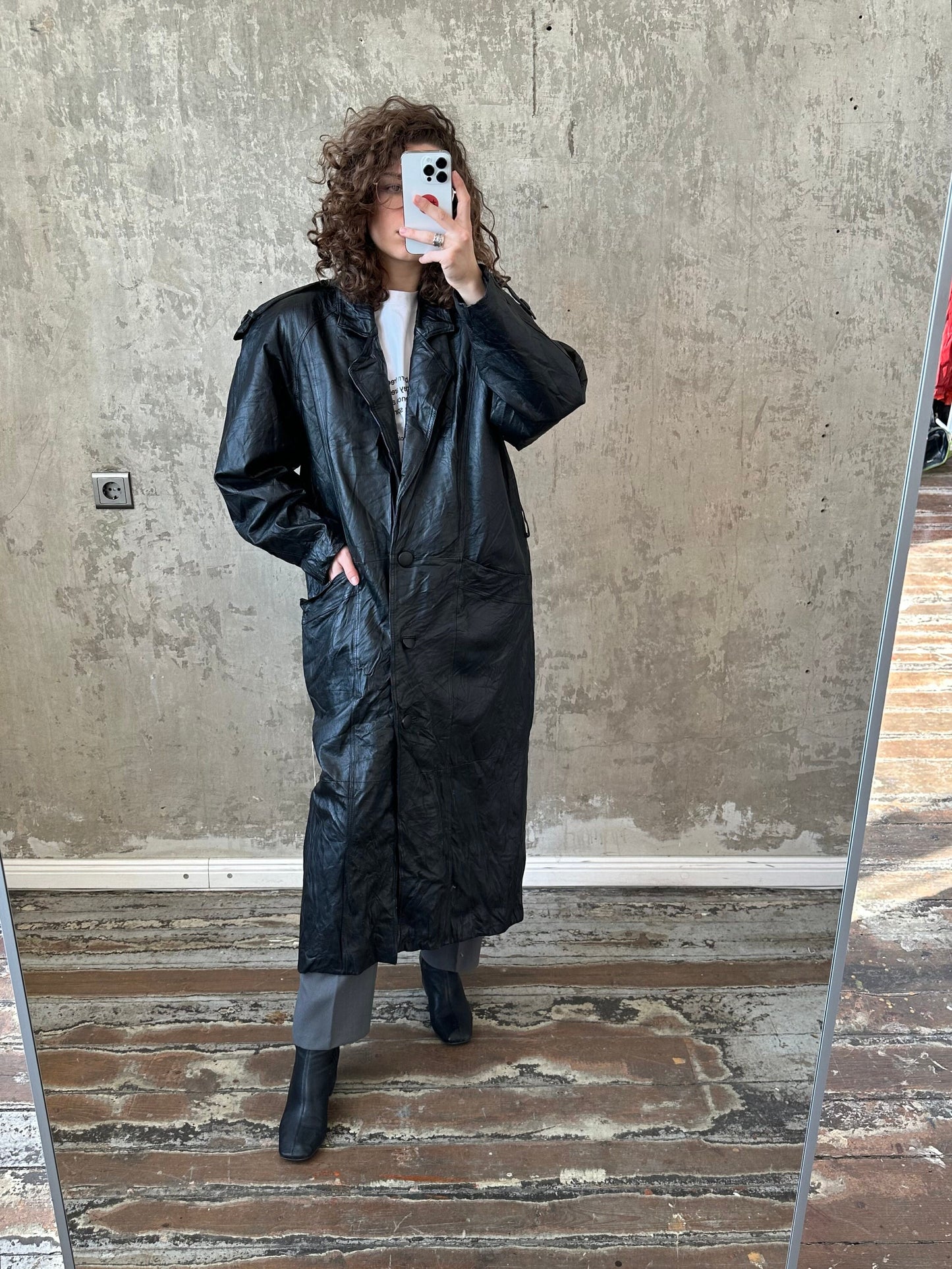 Vintage 90s straight leather coat in black