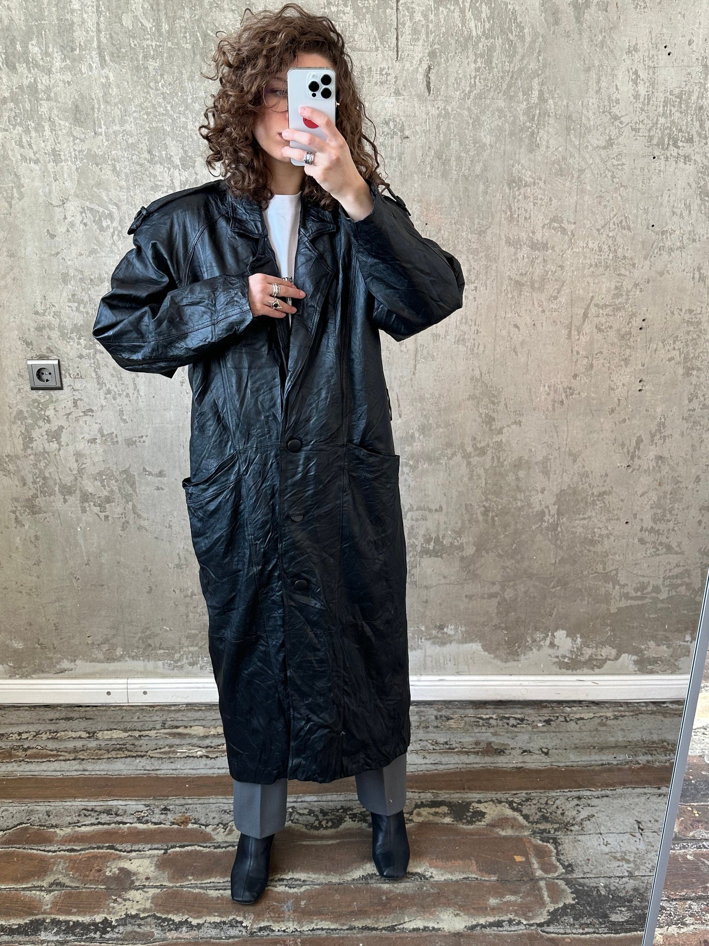Vintage 90s straight leather coat in black