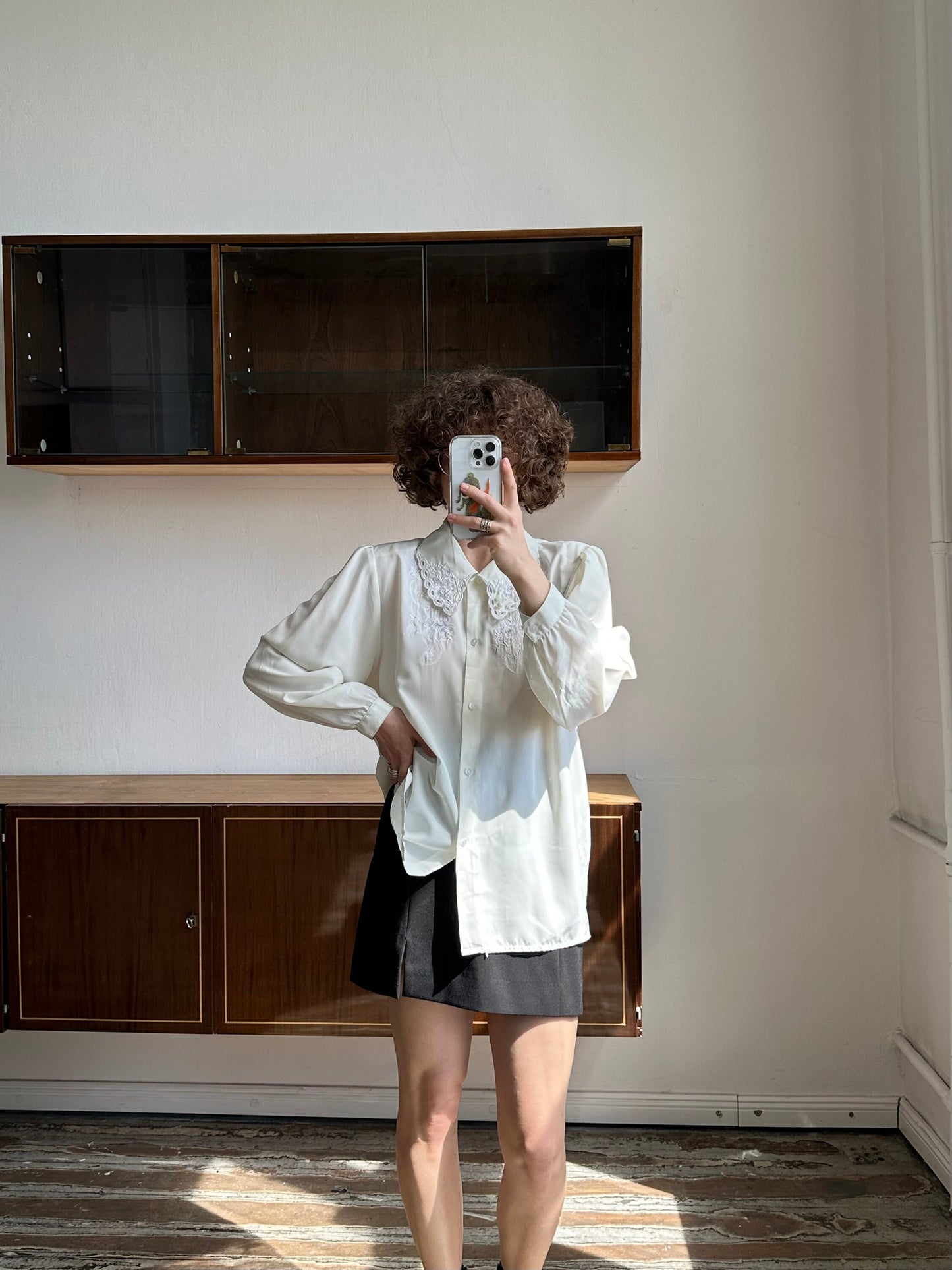 Vintage embroidered women blouse in white with collar