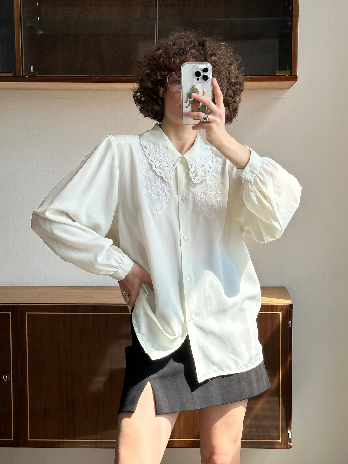 Vintage embroidered women blouse in white with collar