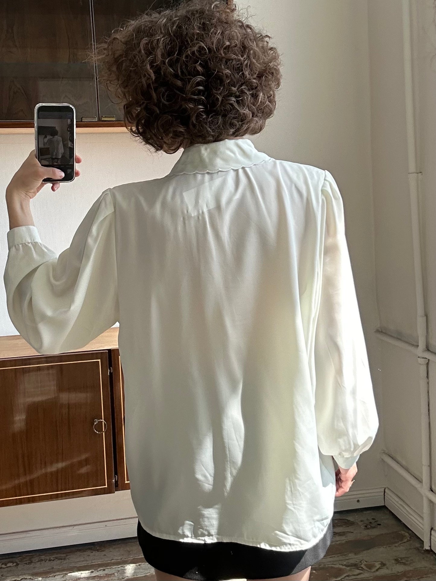 Vintage embroidered women blouse in white with collar