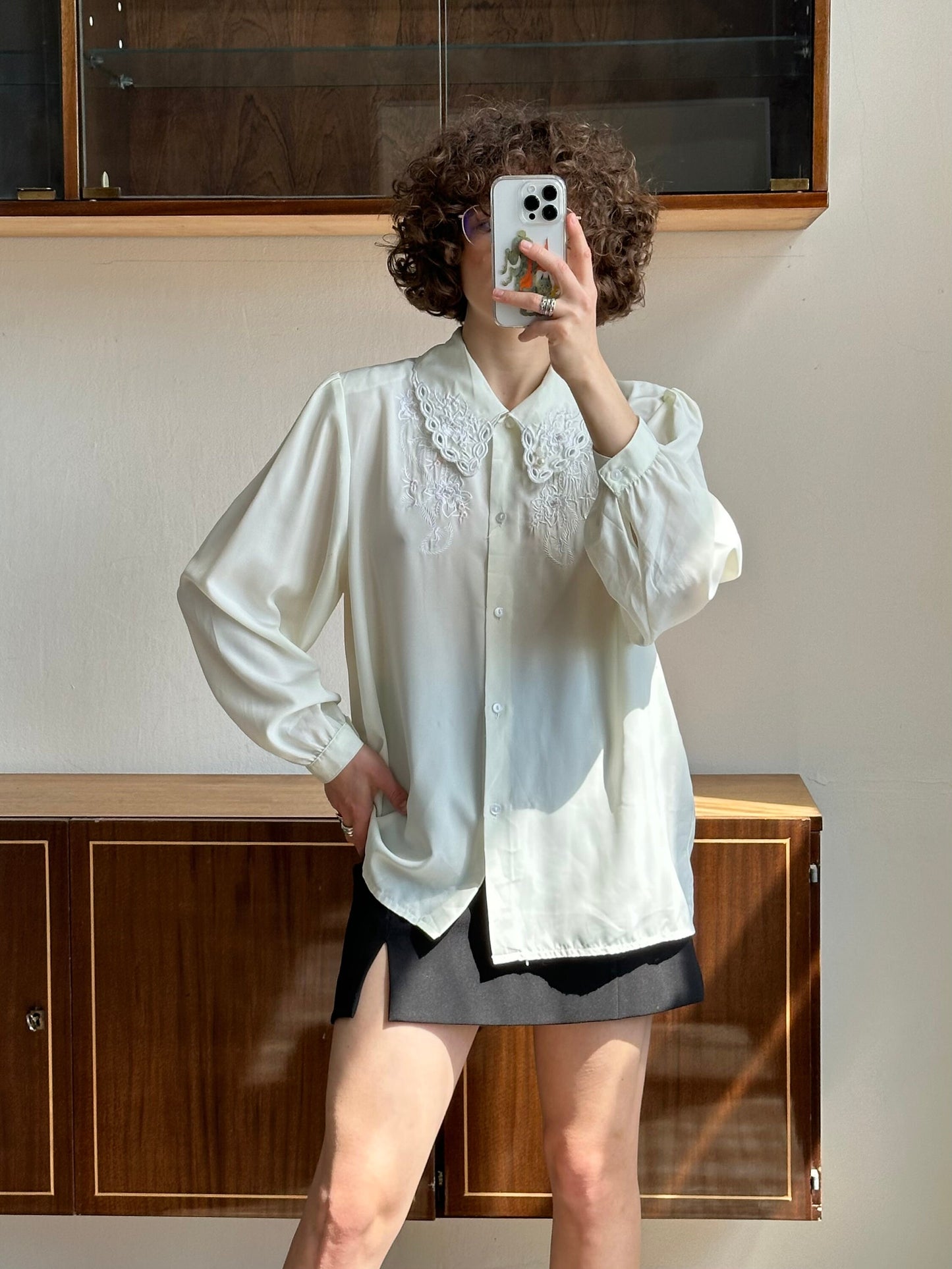 Vintage embroidered women blouse in white with collar
