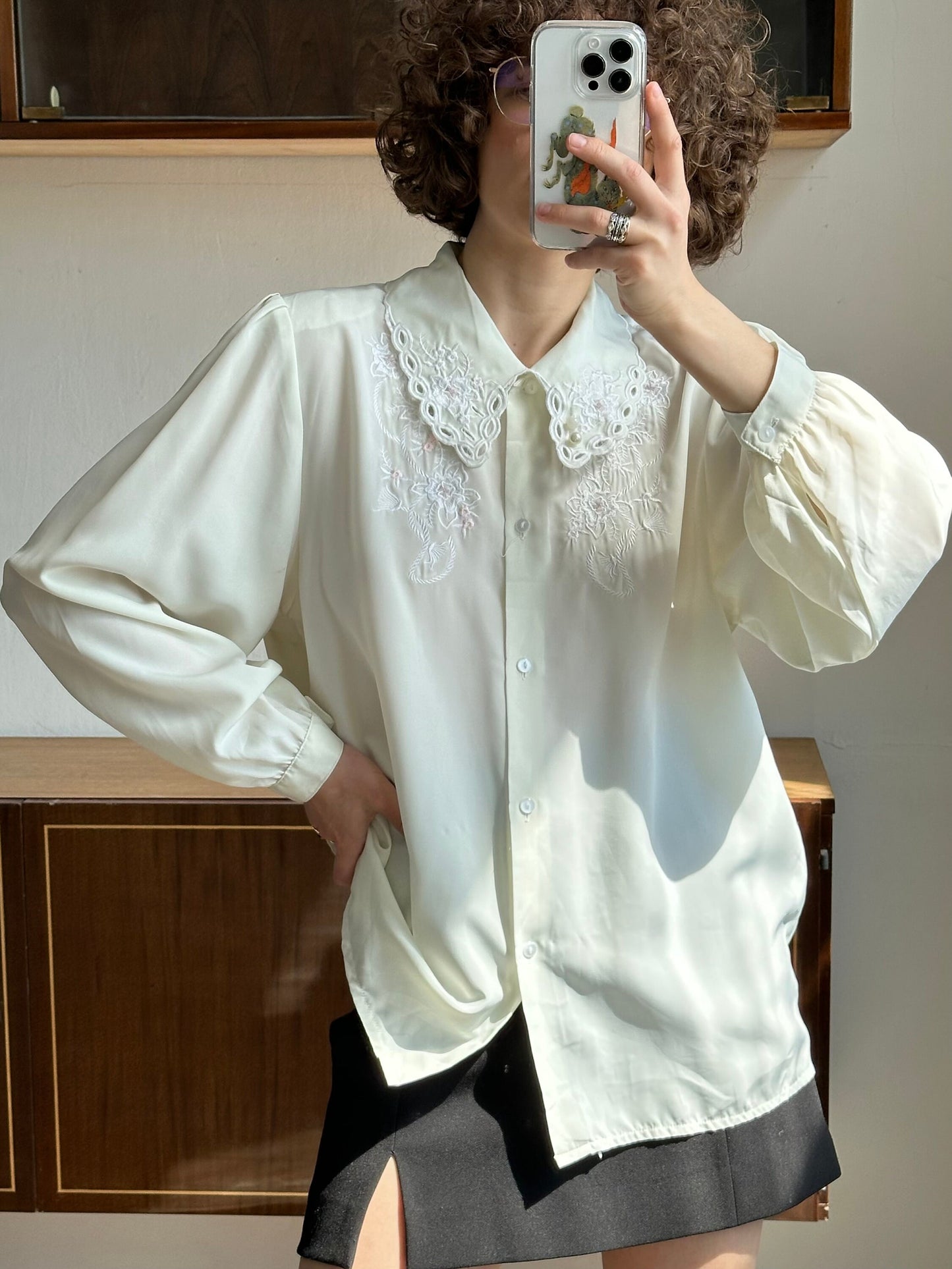 Vintage embroidered women blouse in white with collar