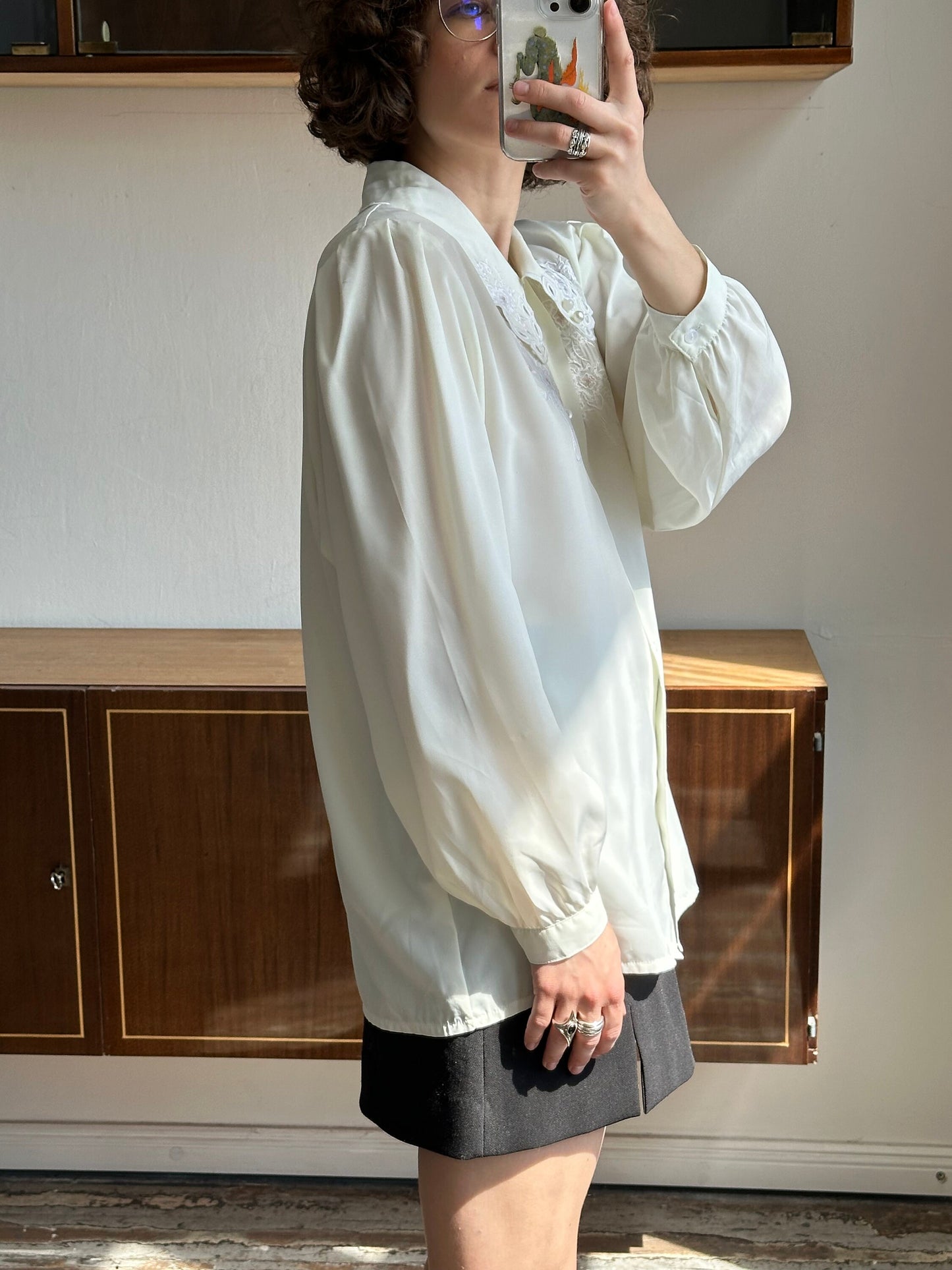 Vintage embroidered women blouse in white with collar