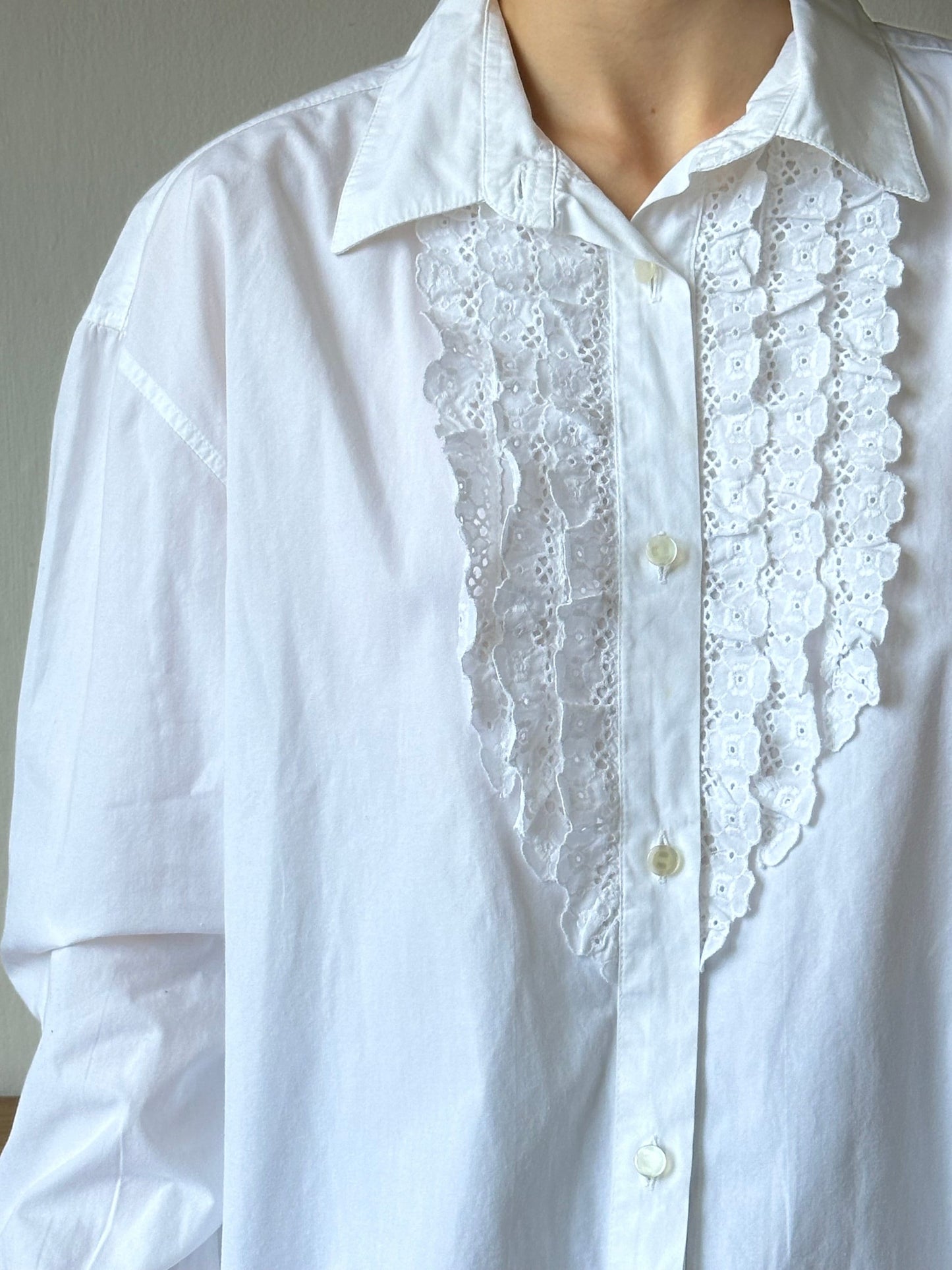 Vintage collared women's blouse in white