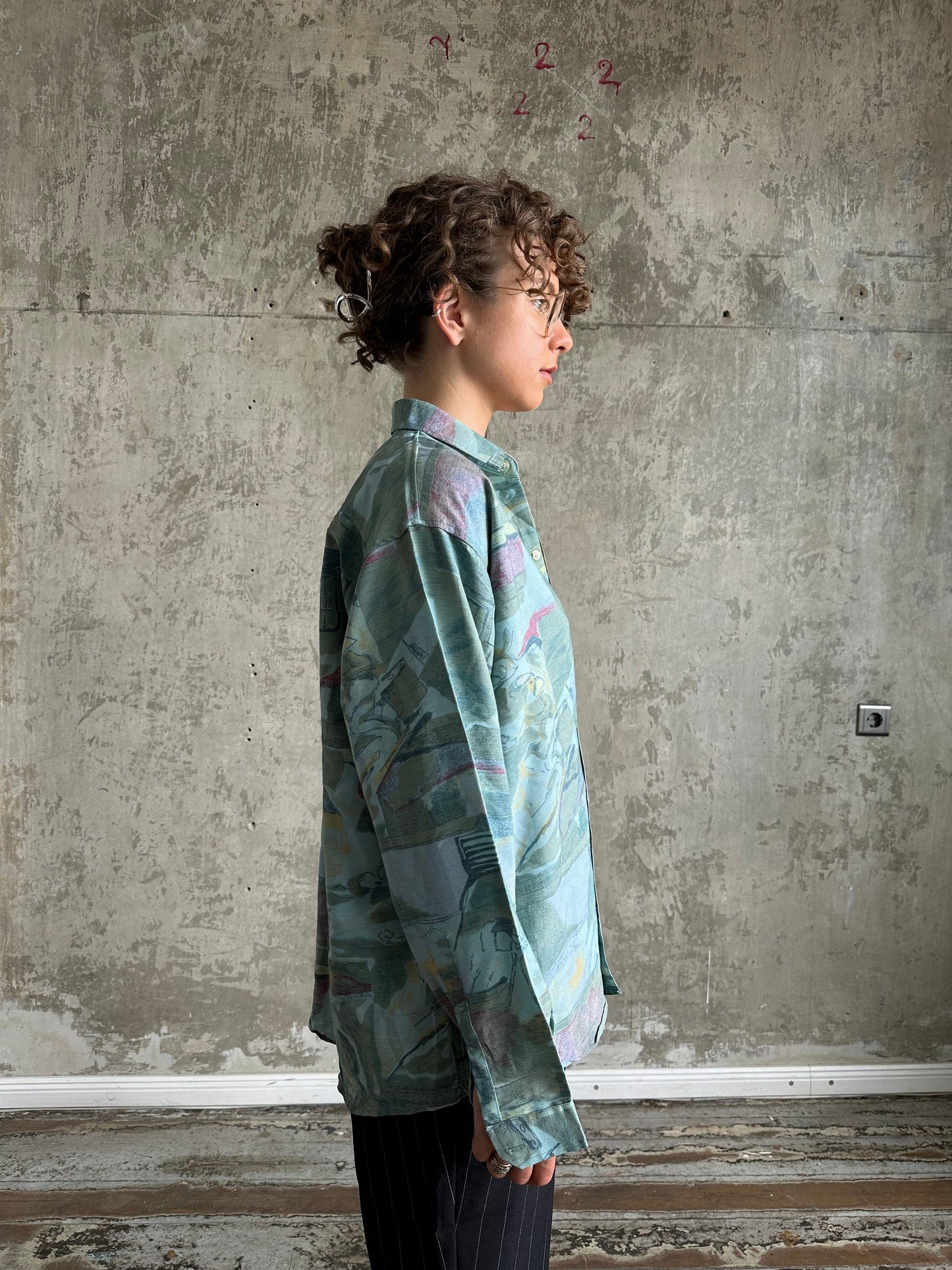 Vintage long-sleeve shirt in blue with abstract print