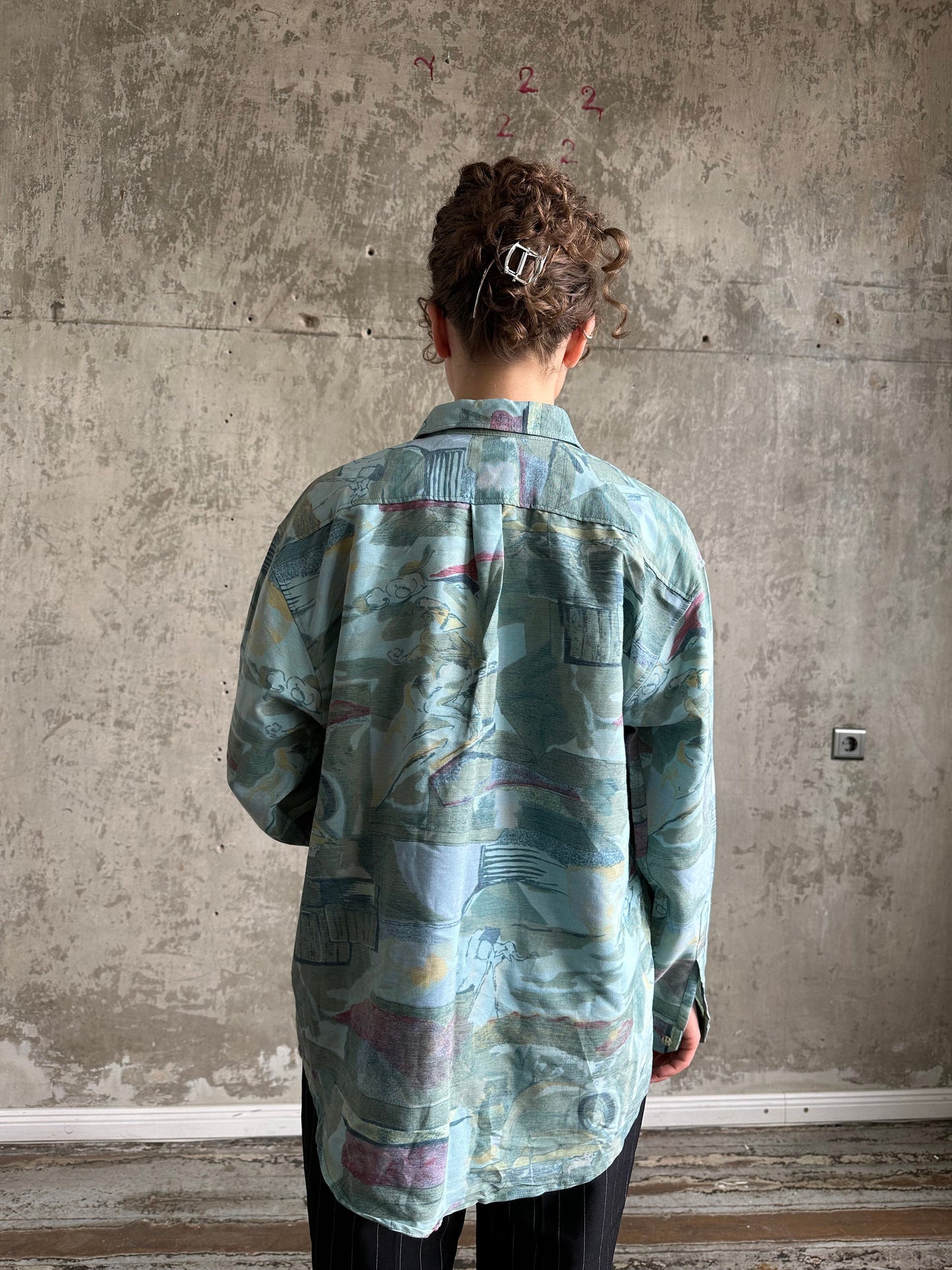 Vintage long-sleeve shirt in blue with abstract print