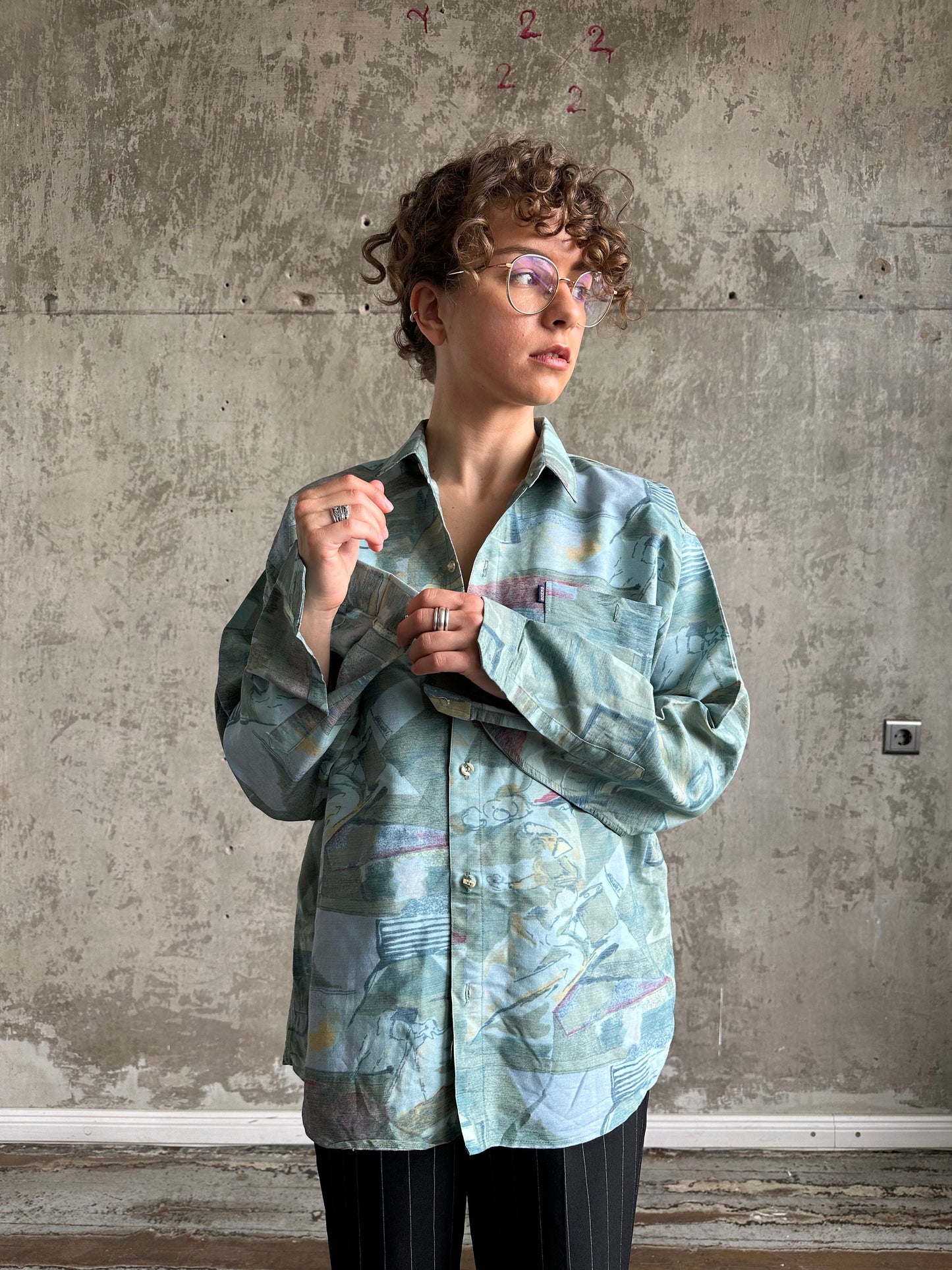 Vintage long-sleeve shirt in blue with abstract print