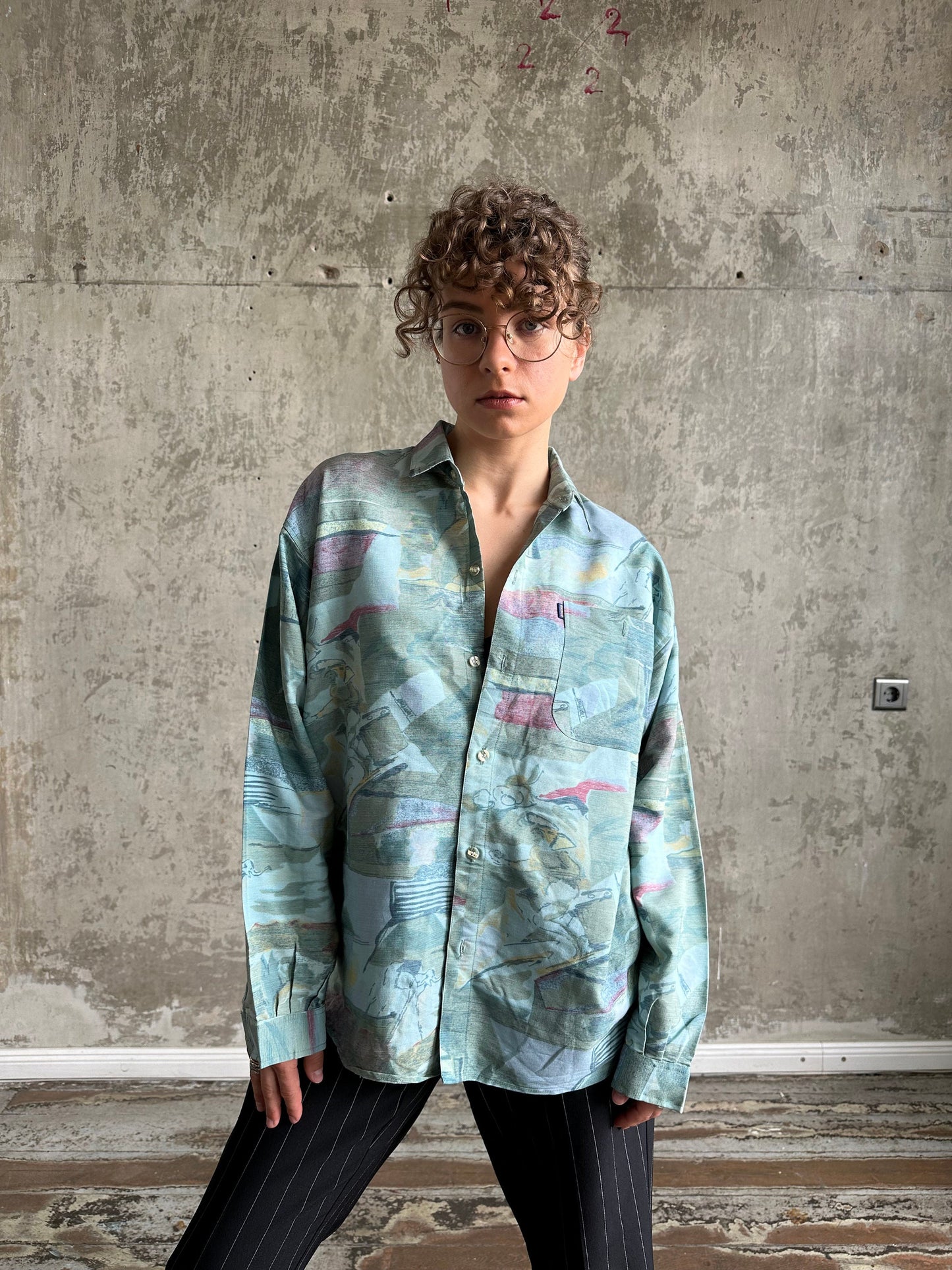 Vintage long-sleeve shirt in blue with abstract print