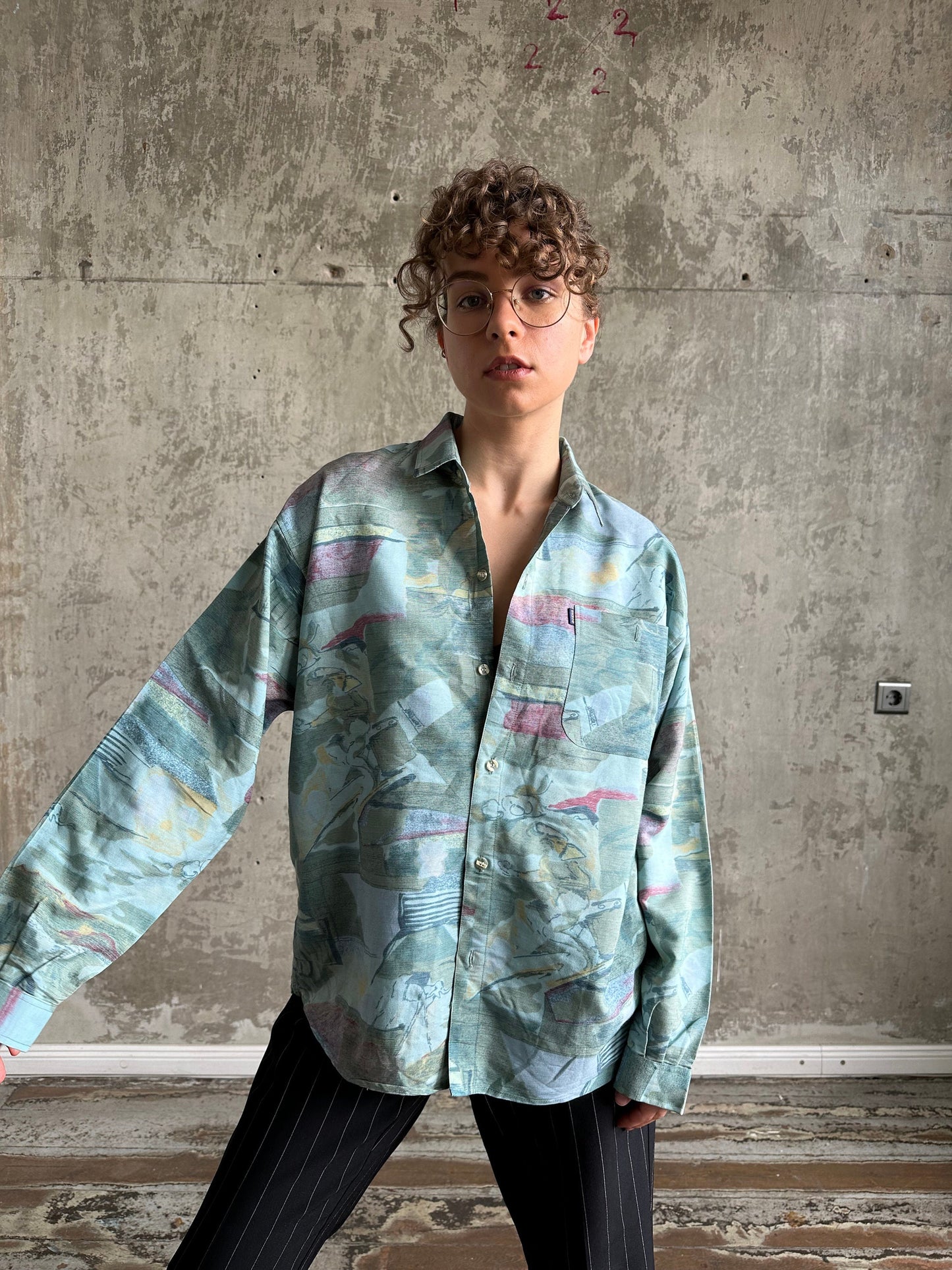 Vintage long-sleeve shirt in blue with abstract print