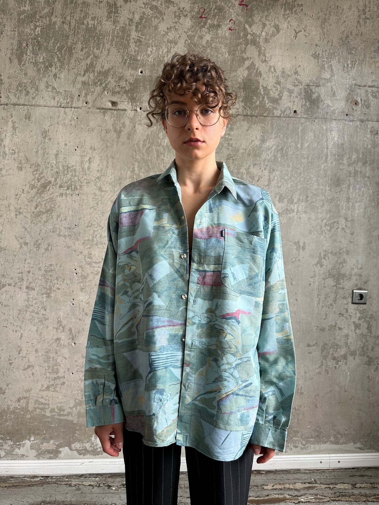 Vintage long-sleeve shirt in blue with abstract print
