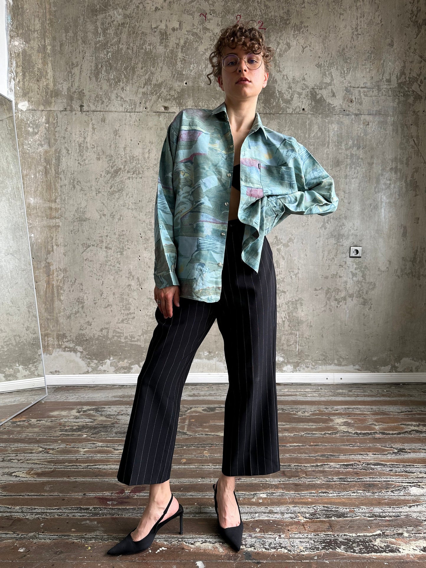 Vintage long-sleeve shirt in blue with abstract print