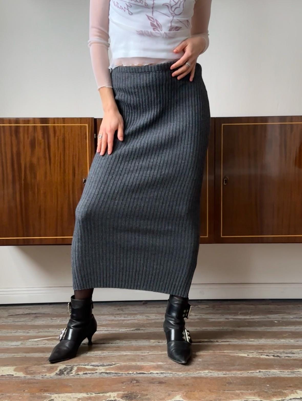 Vintage 90s long knitted skirt, maxi bodycon skirt in grey