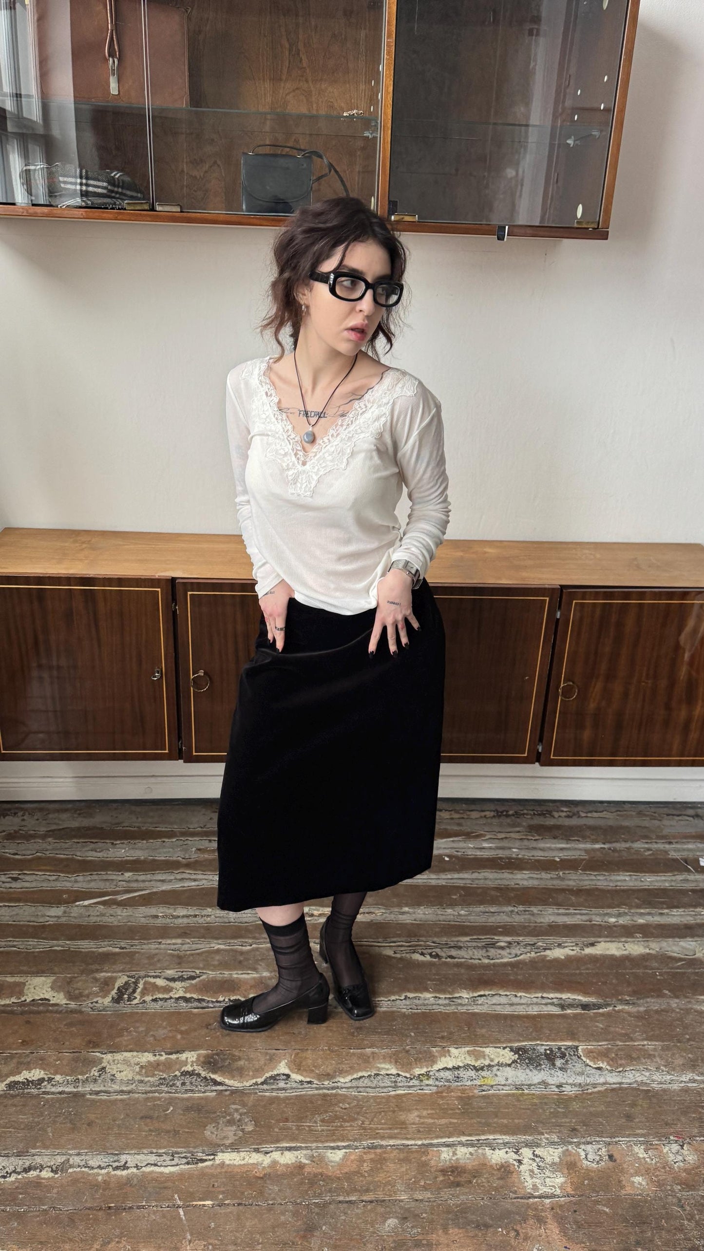 Vintage Velvet Pencil Midi Skirt in Black