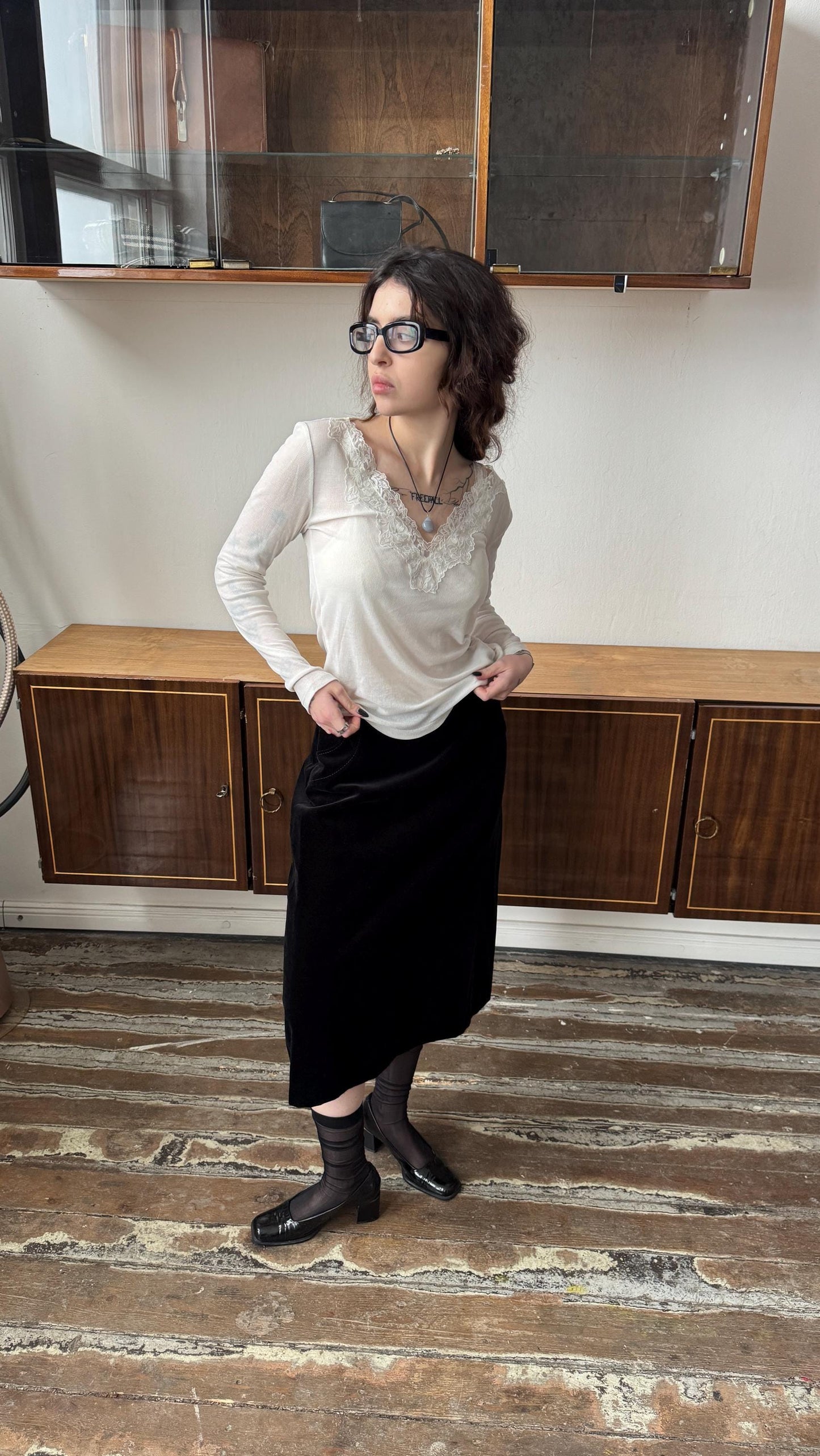 Vintage Velvet Pencil Midi Skirt in Black