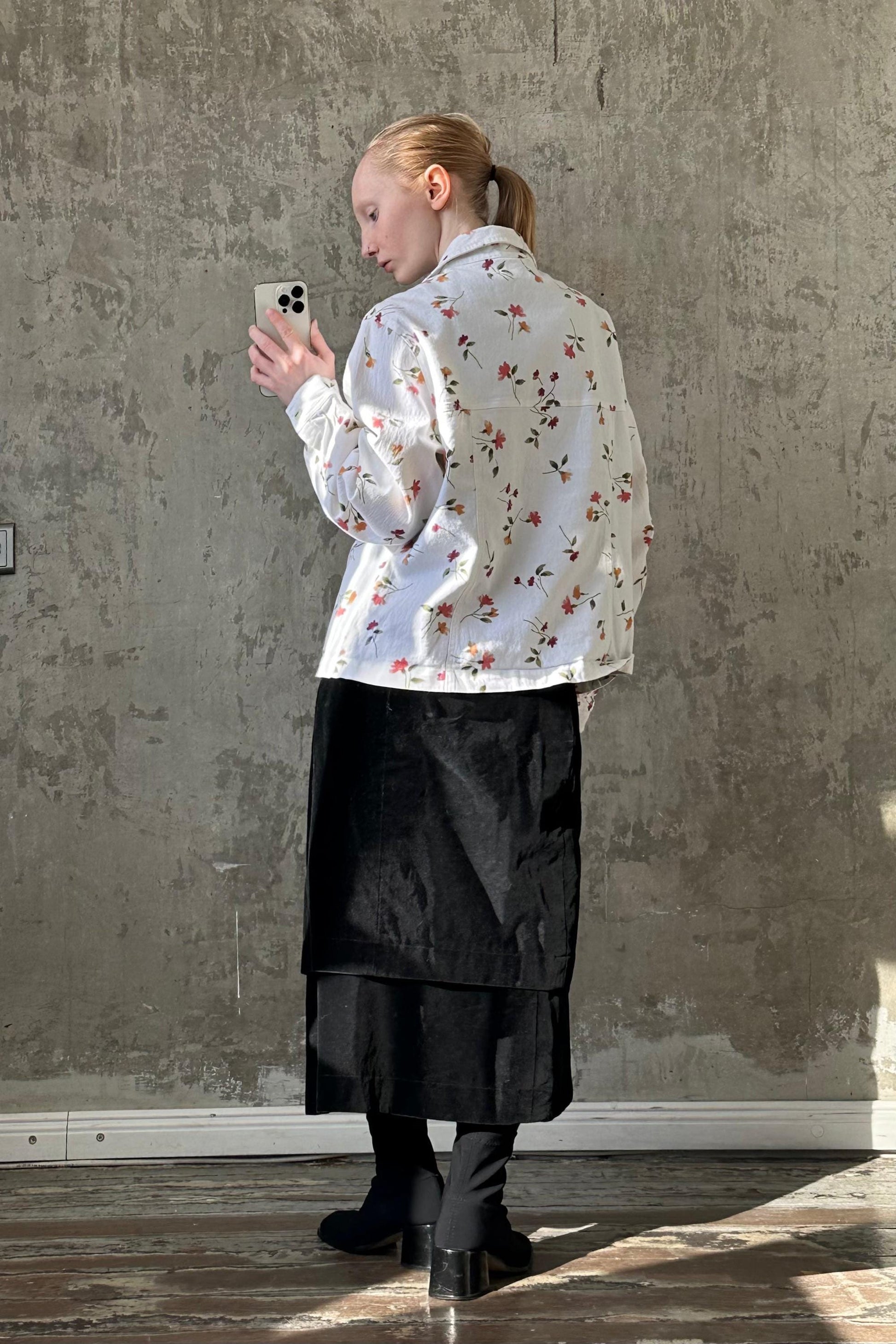 Vintage slim-fit cotton denim jacket in white with floral prints