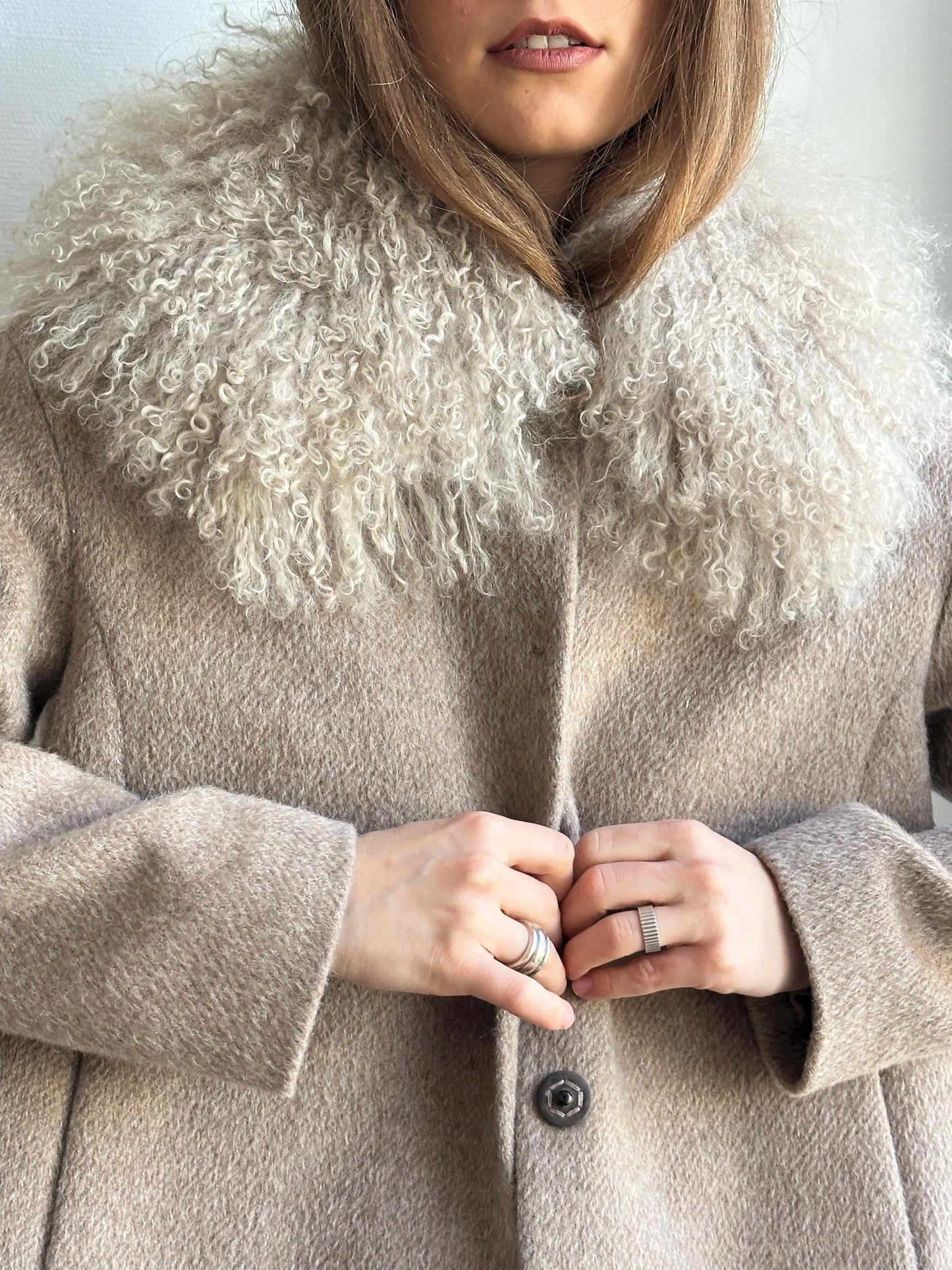 Vintage 90s Beige Coat with Voluminous Fur Collar