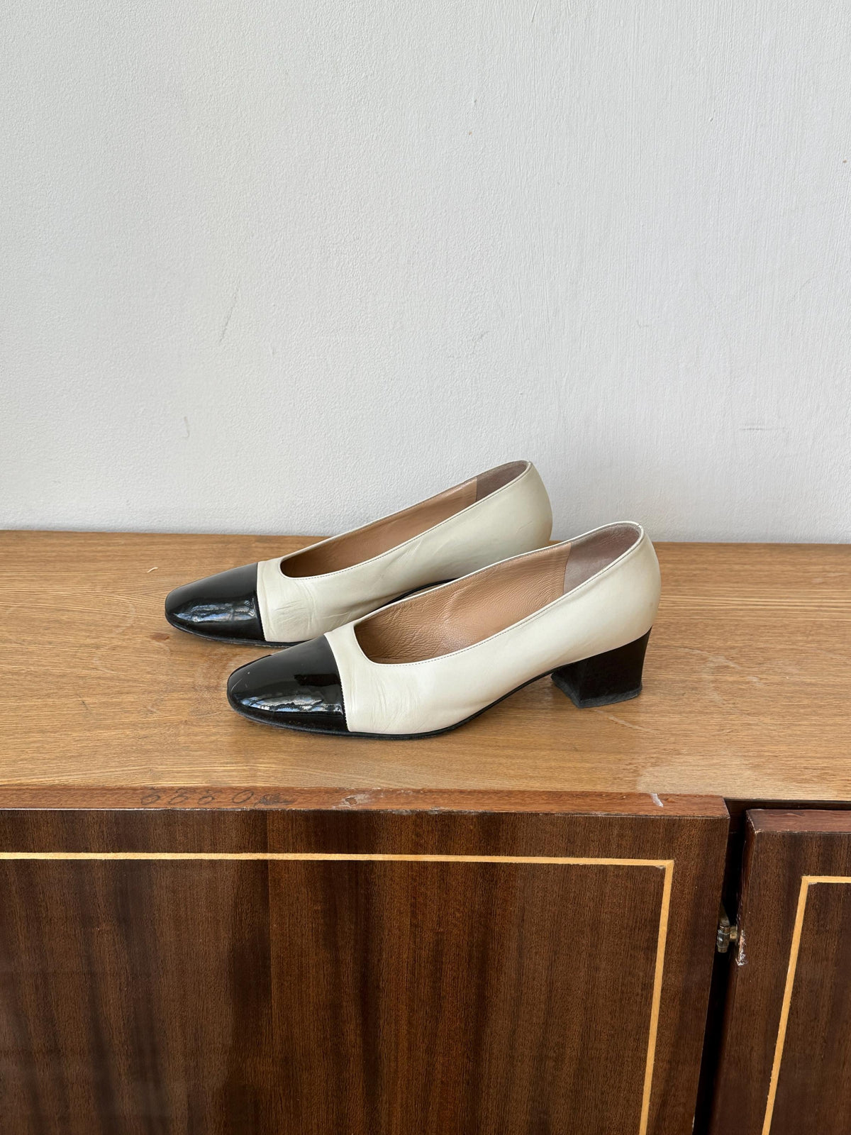 Vintage Cream Black Pumps Patent Cap Toe
