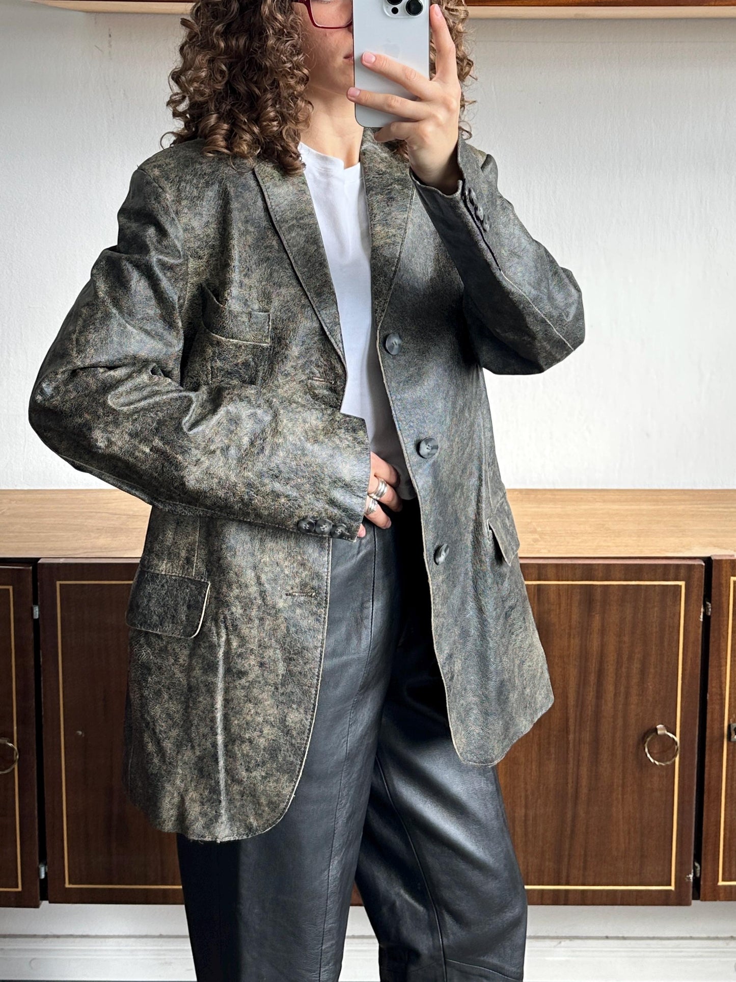 Vintage 90s minimalistic distressed leather blazer in grey, faded leather jacket