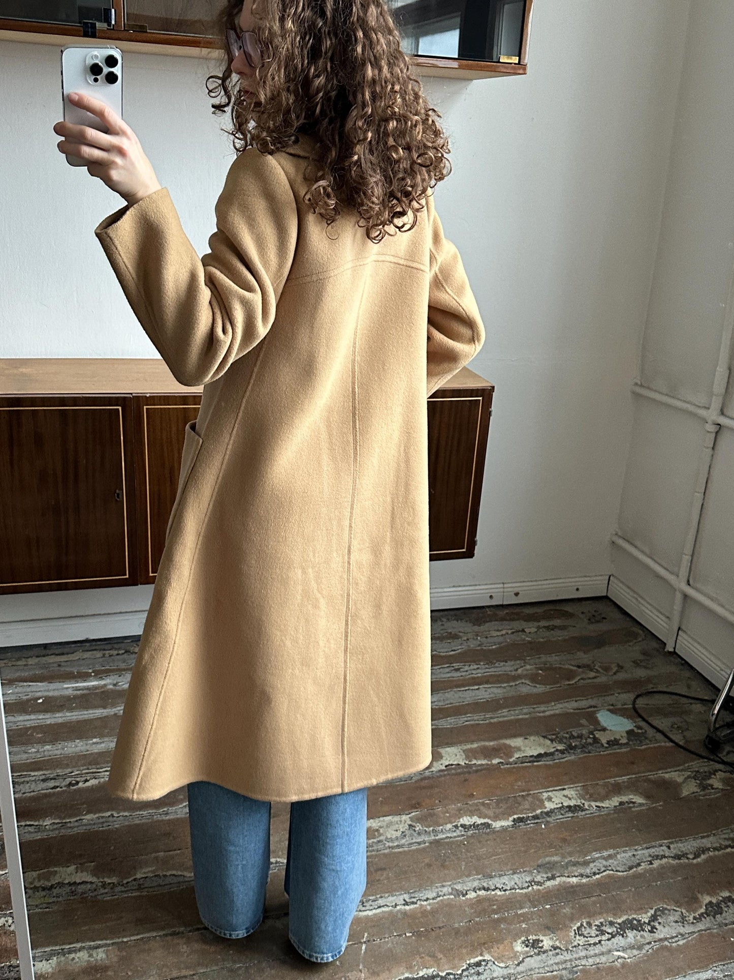 Vintage 80s Cute Midi Women Wool Coat In Beige with Accent Collar and Pockets