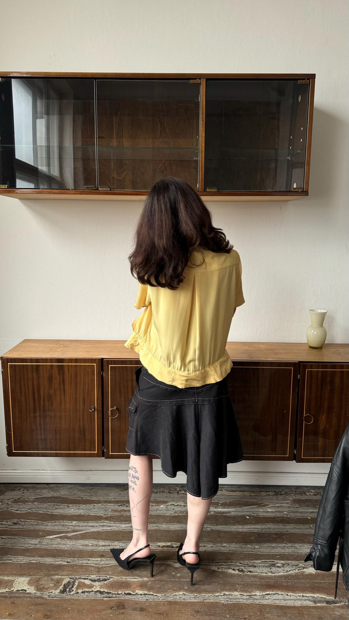Vintage short-sleeve blouse in yellow with shoulder inserts