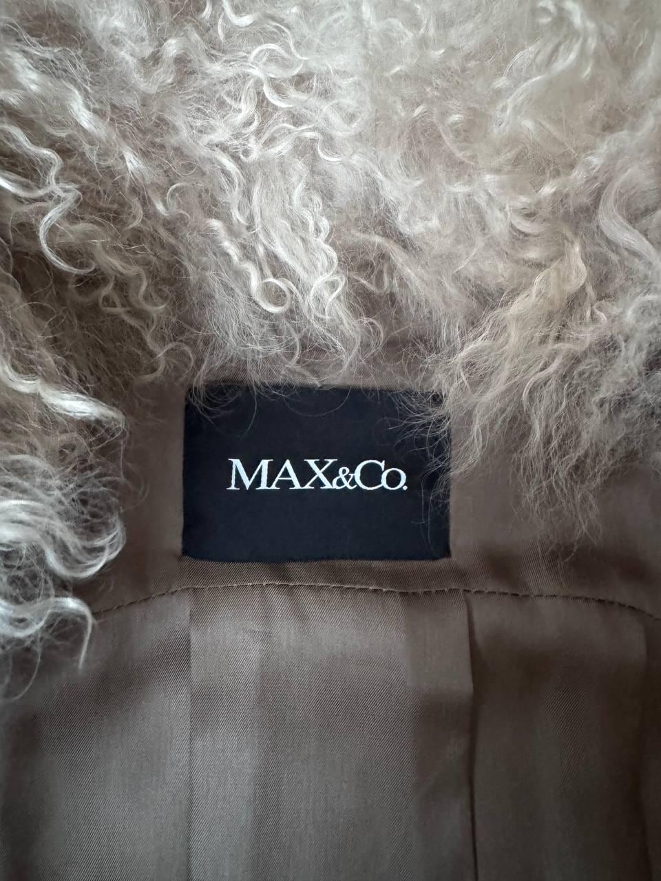 Vintage 90s Beige Coat with Voluminous Fur Collar