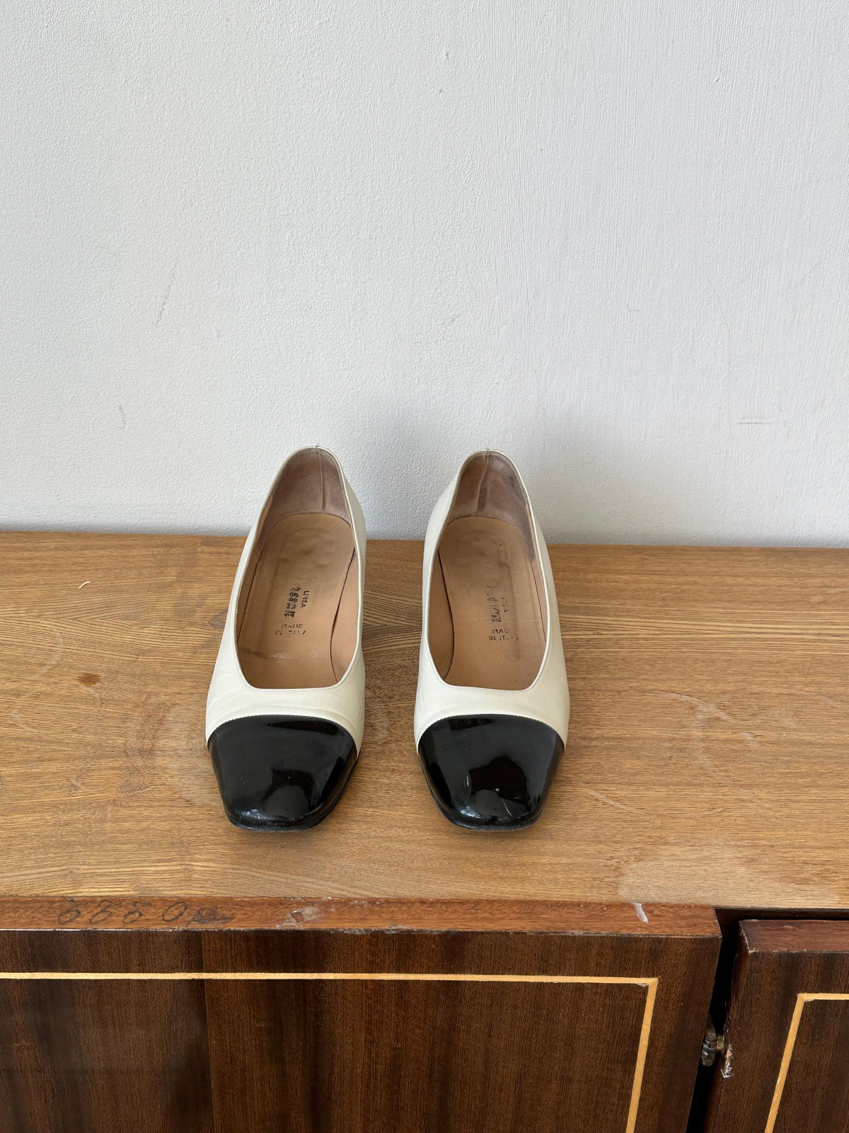 Vintage Cream Black Pumps Patent Cap Toe