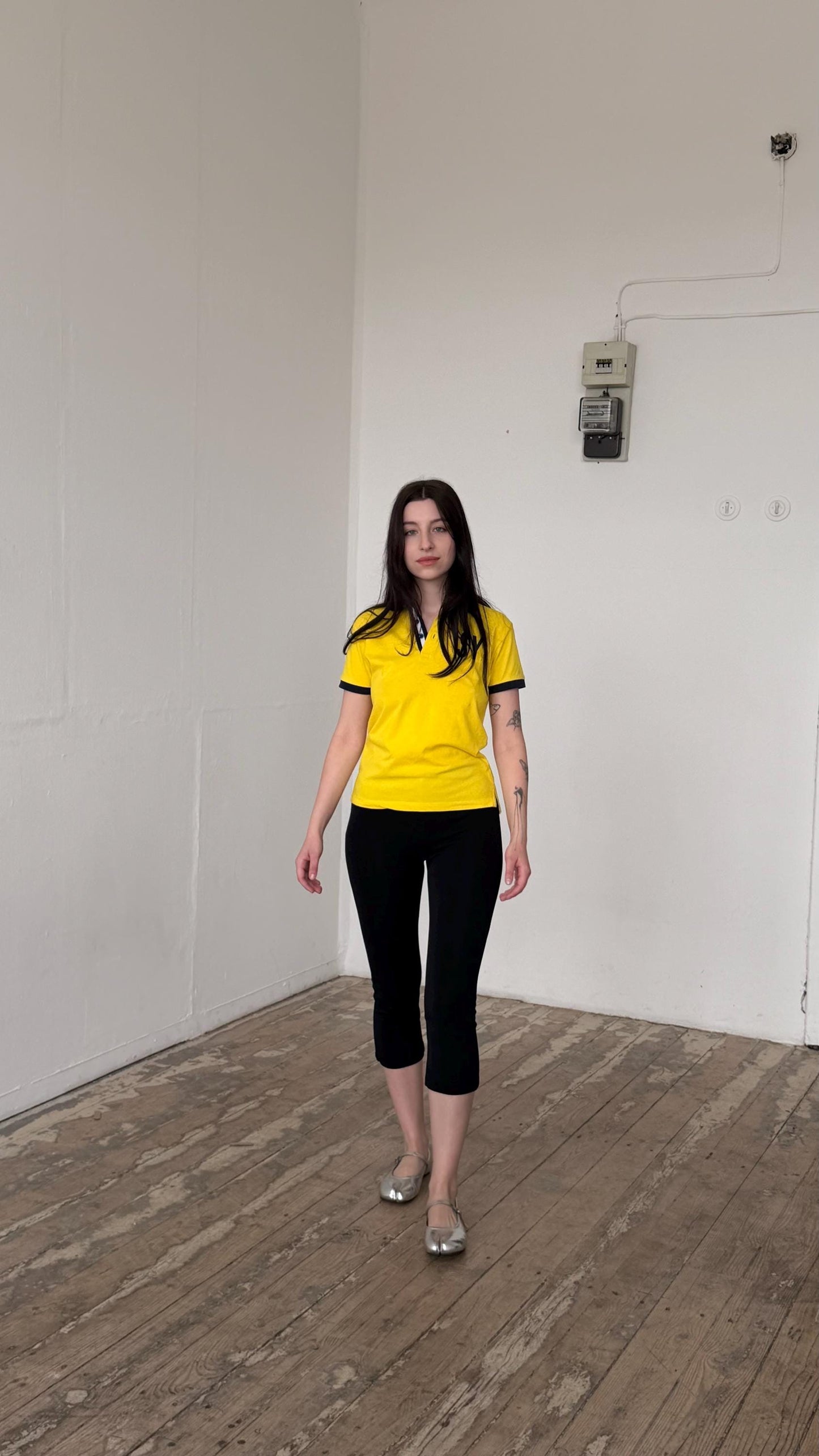 Vintage t-shirt in bright yellow with logo