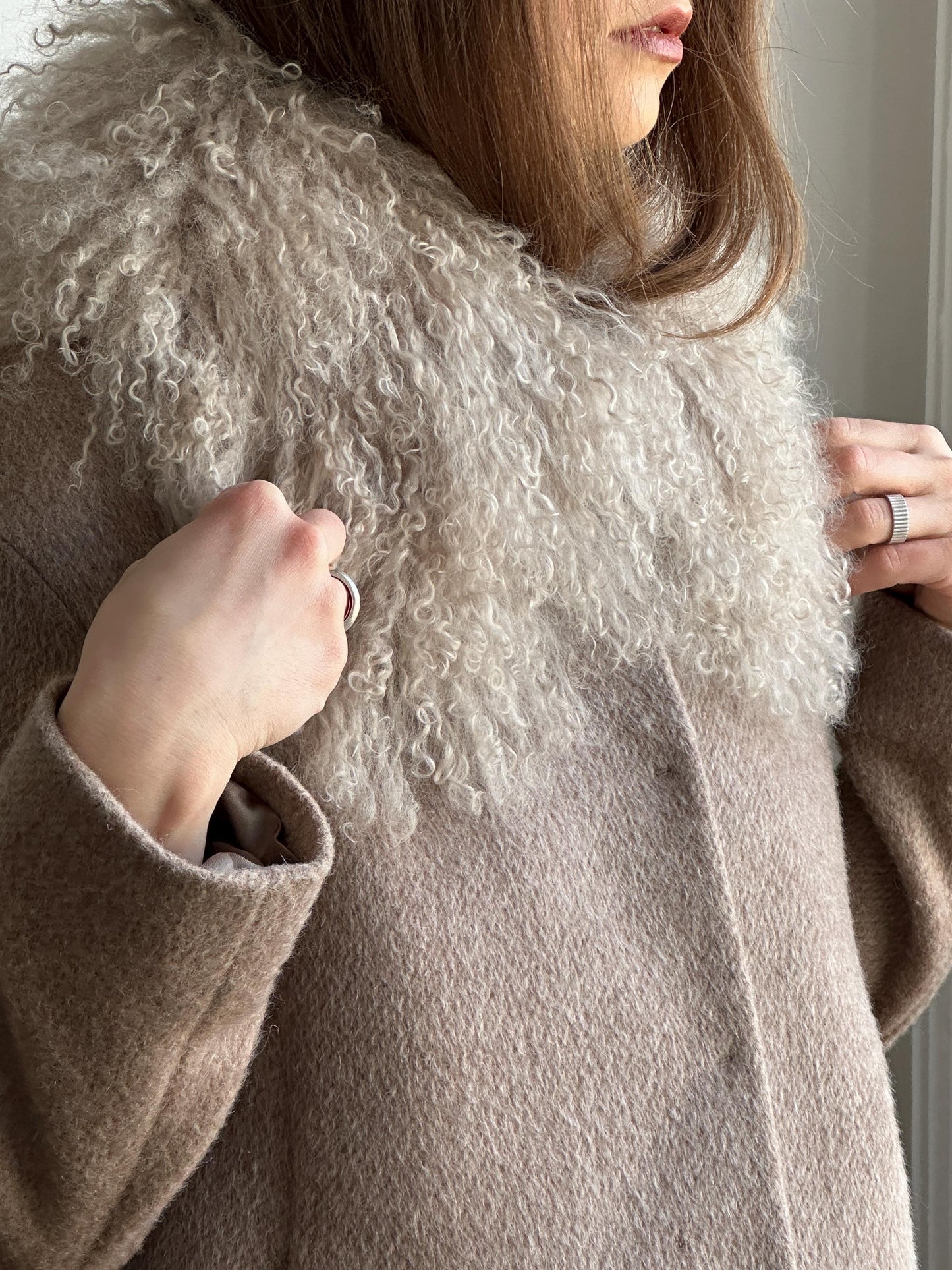 Vintage 90s Beige Coat with Voluminous Fur Collar