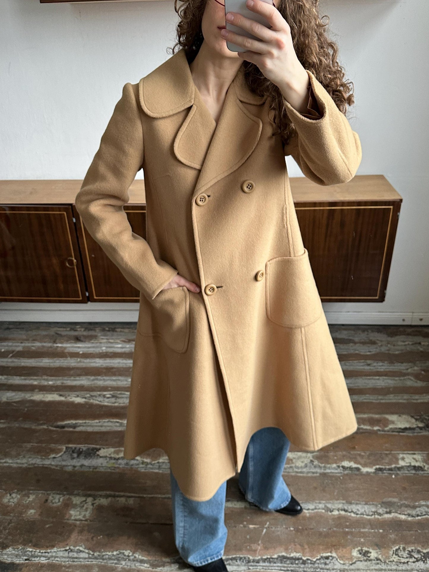 Vintage 80s Cute Midi Women Wool Coat In Beige with Accent Collar and Pockets