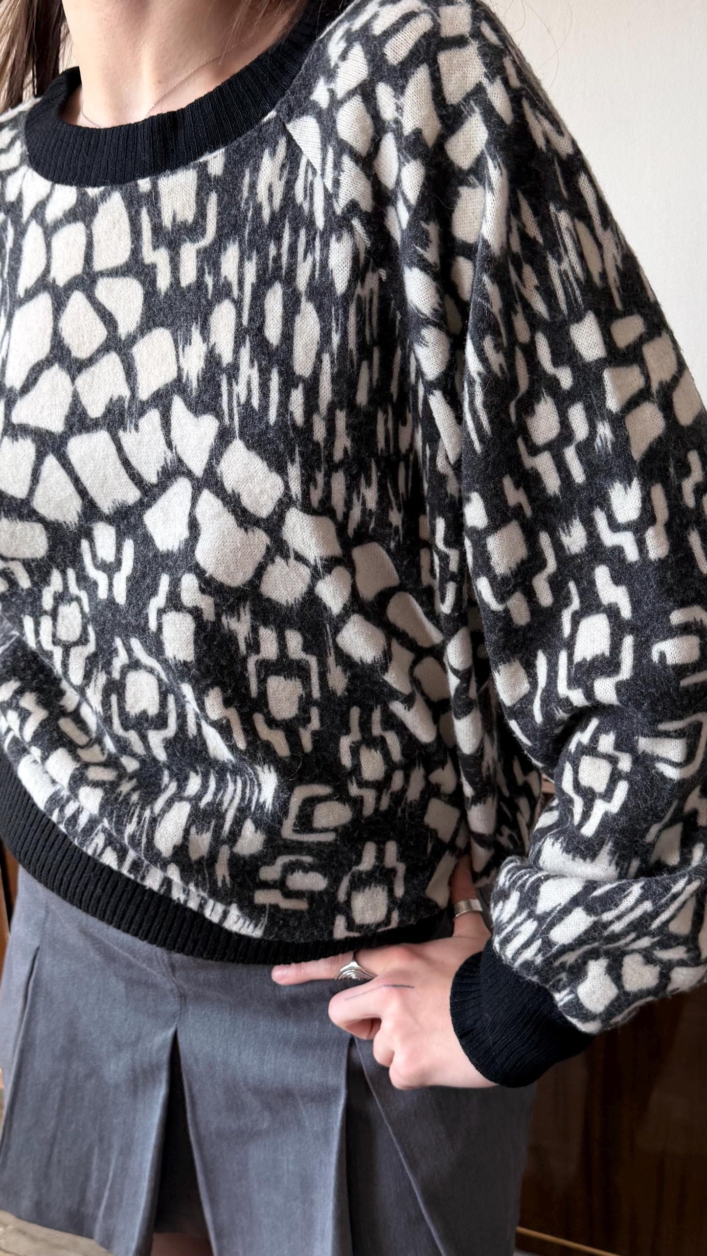Vintage 90s Abstract Knit Sweater in Black and White