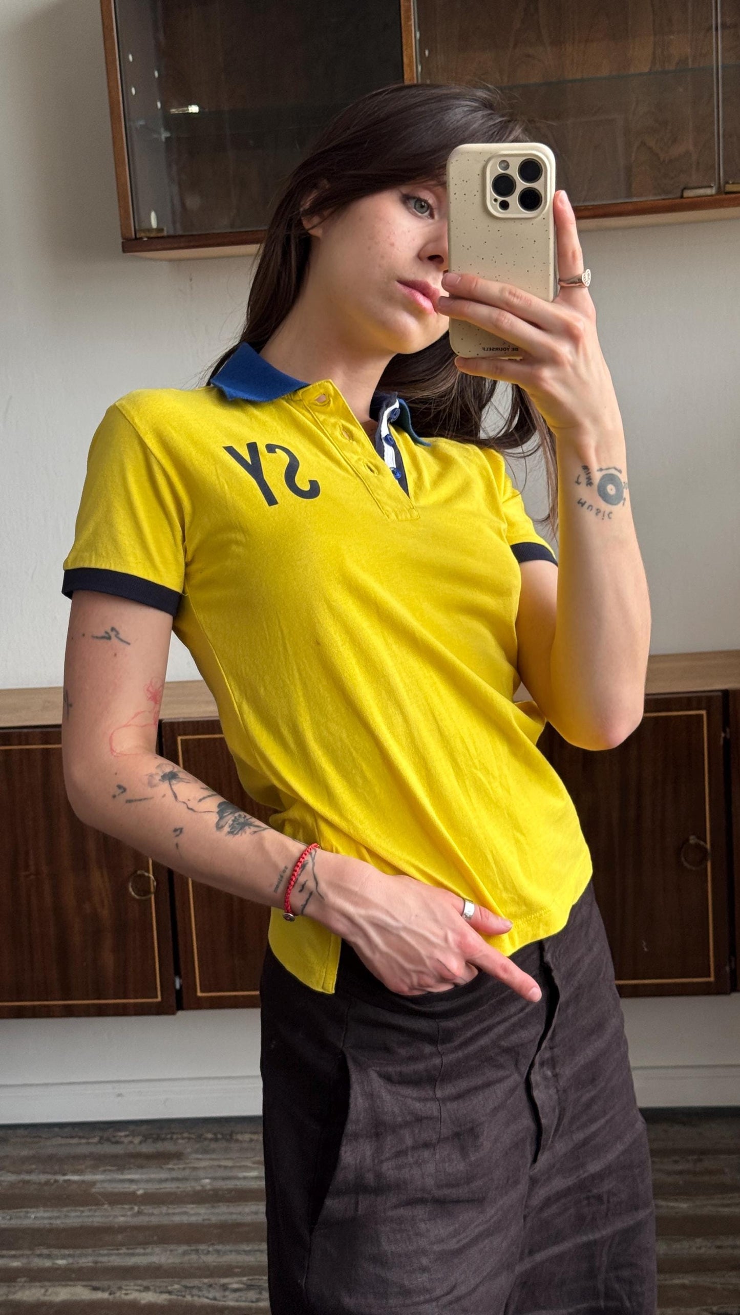 Vintage t-shirt in bright yellow with logo