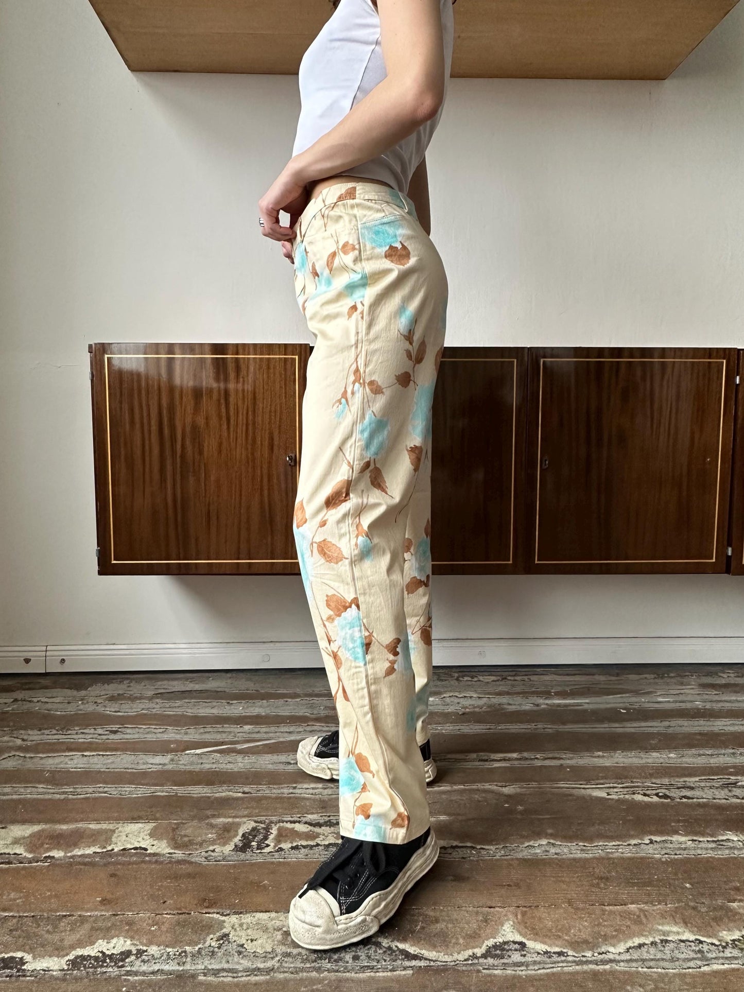 Vintage y2k high rise floral jeans in beige