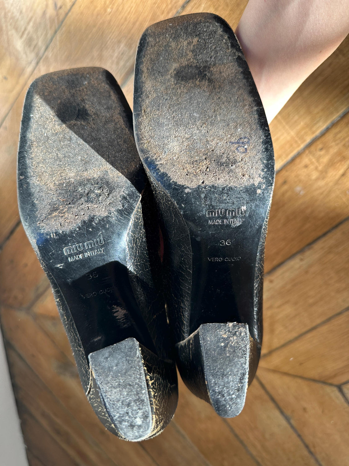 Archive Miu Miu FW2001 Cracked Leather Mary Jane Heels I US 6.5