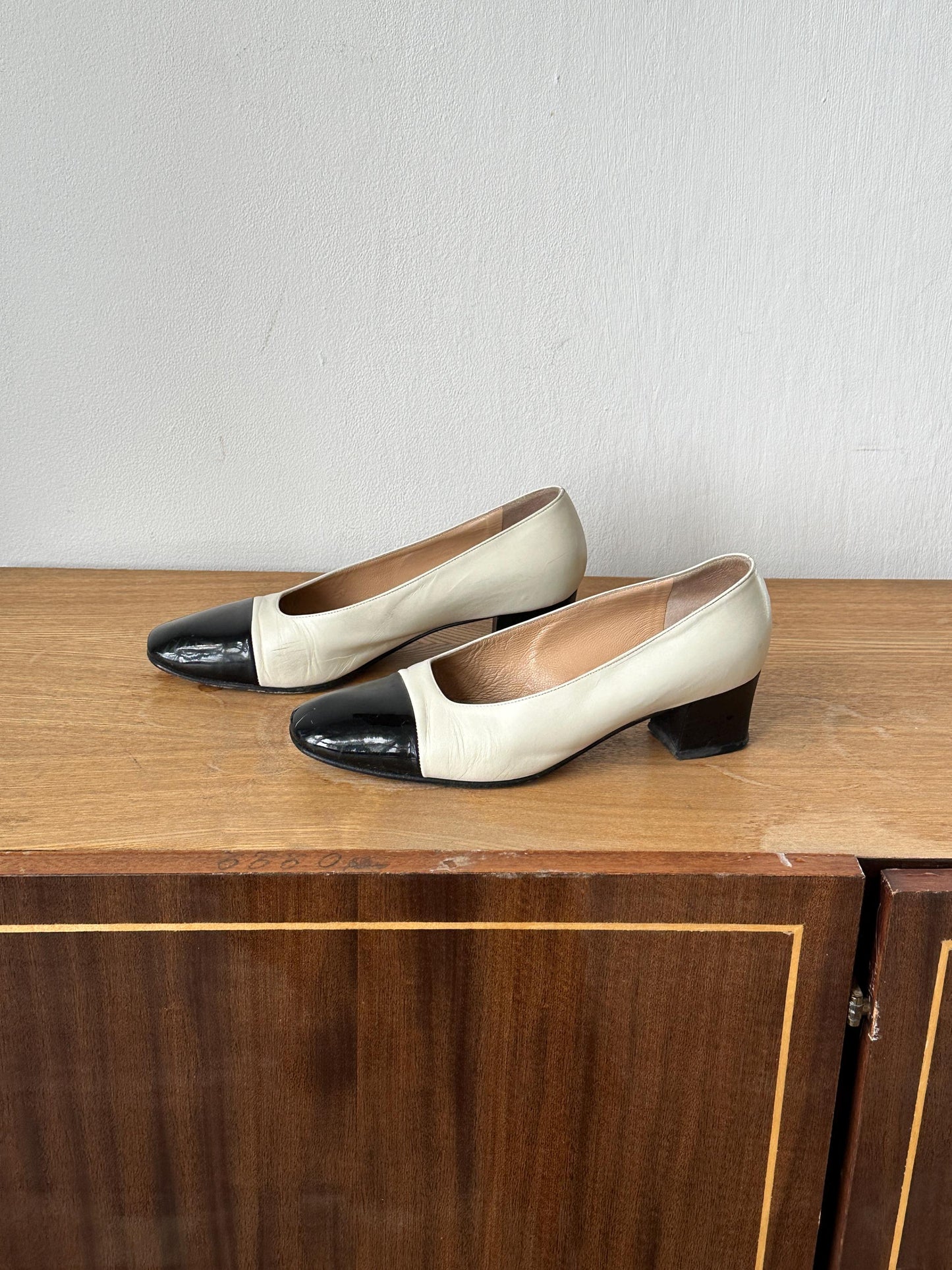 Vintage Cream Black Pumps Patent Cap Toe