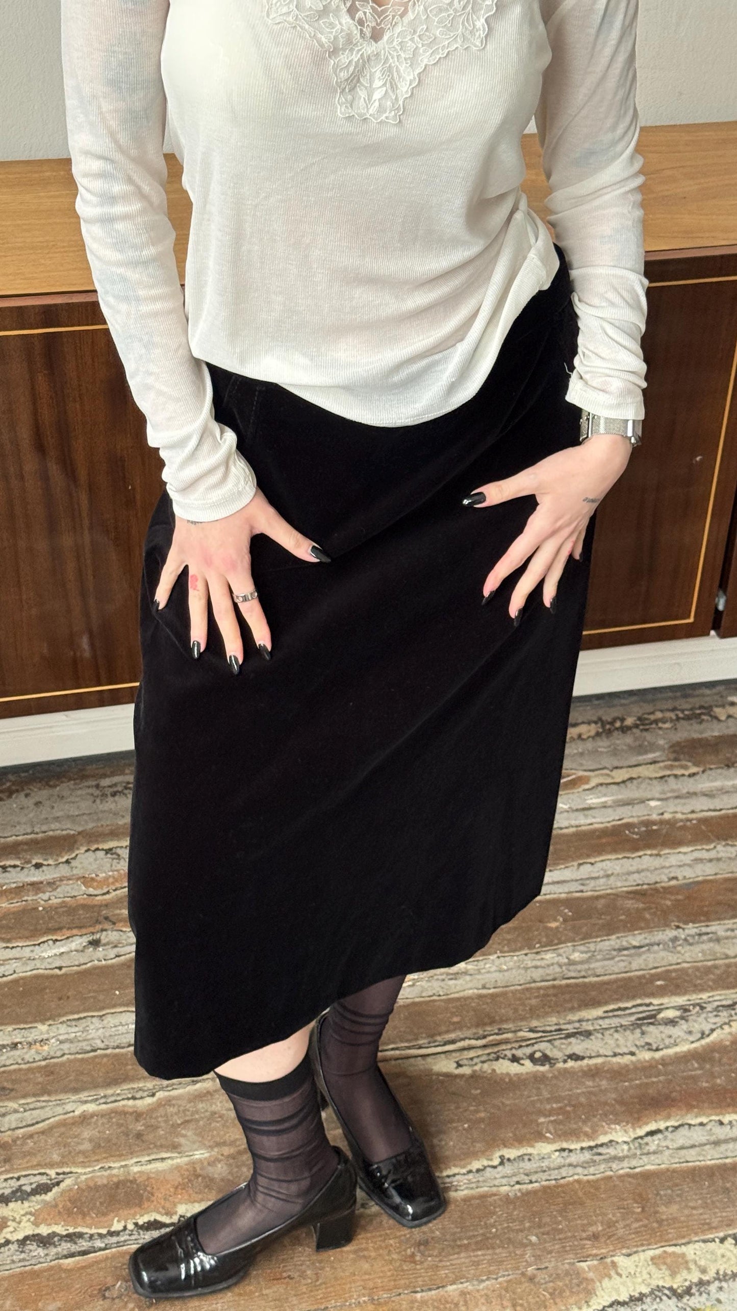 Vintage Velvet Pencil Midi Skirt in Black