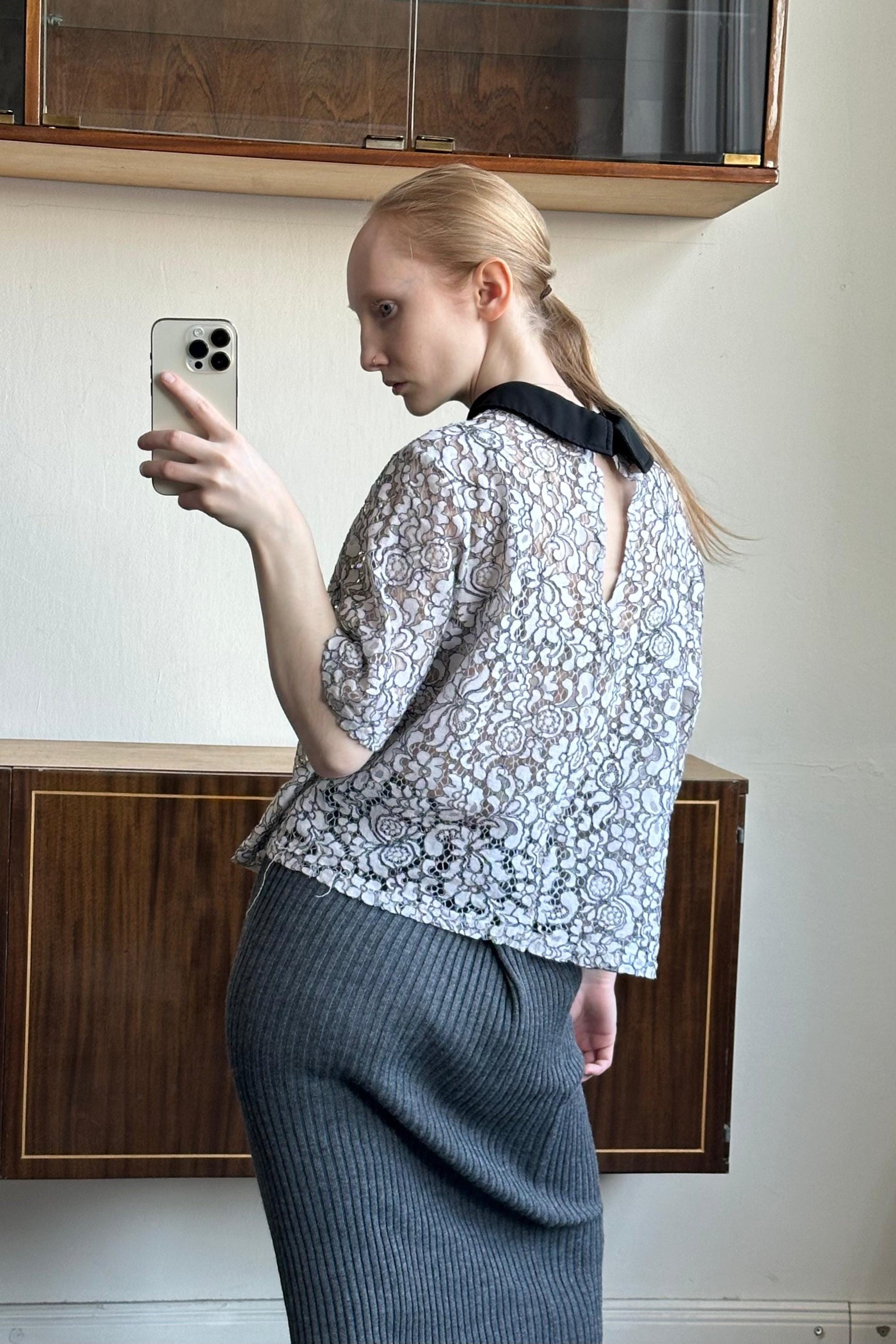 Vintage minimalistic short-sleeved top in black and white
