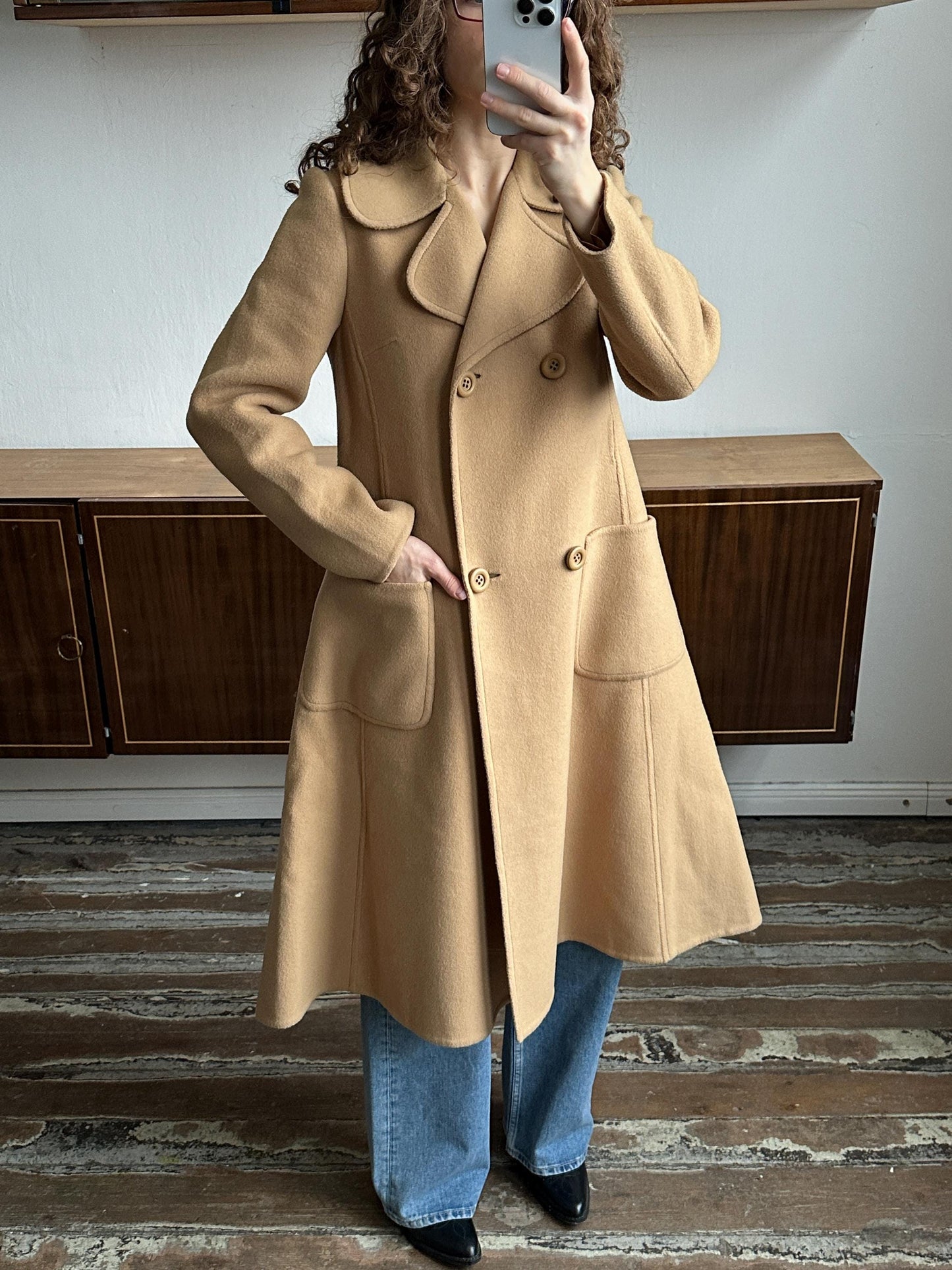 Vintage 80s Cute Midi Women Wool Coat In Beige with Accent Collar and Pockets