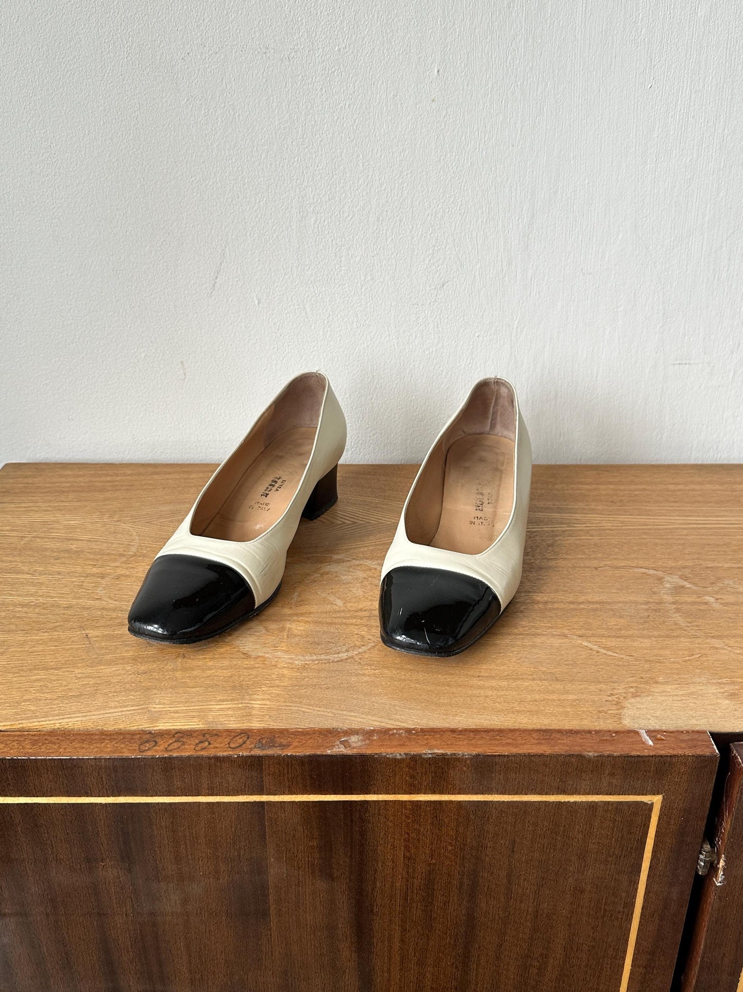 Vintage Cream Black Pumps Patent Cap Toe