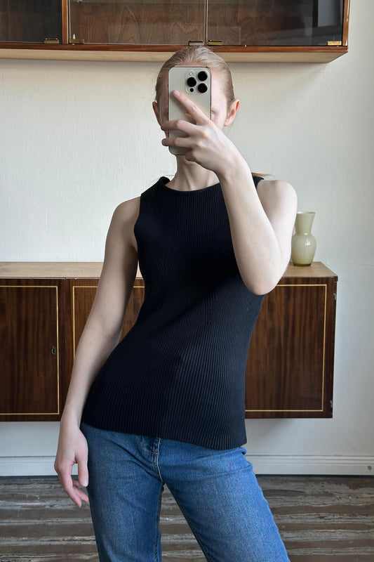 Vintage 90s slim-fitted long tank top in black
