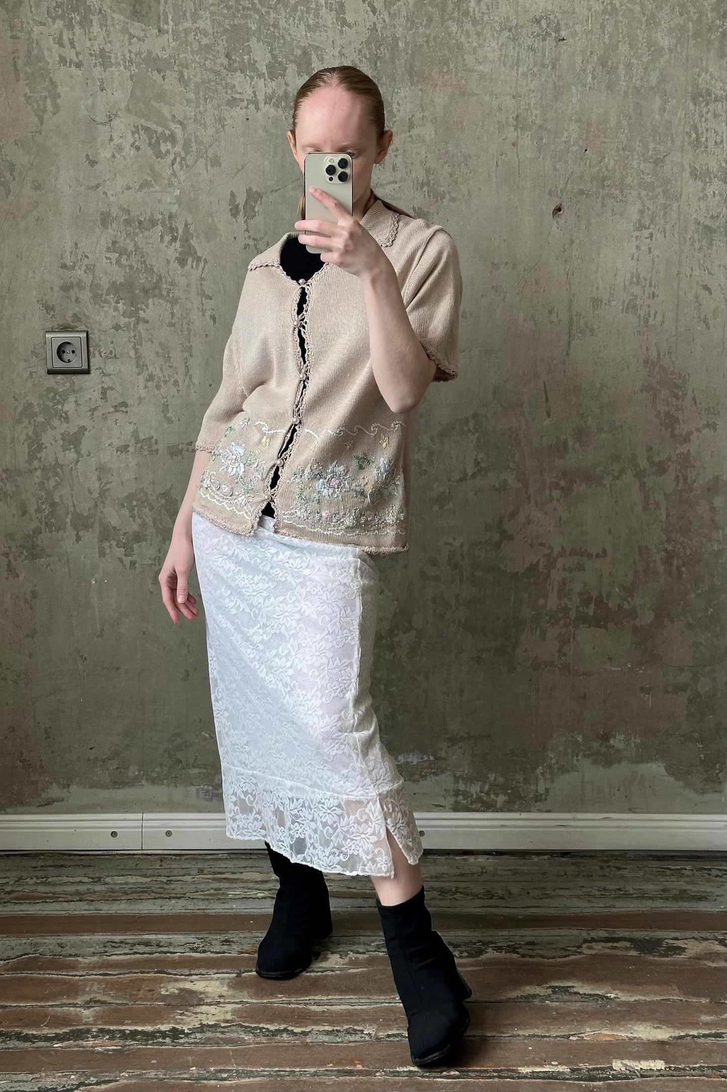 Vintage short sleeve knitted sweater/cardigan in beige