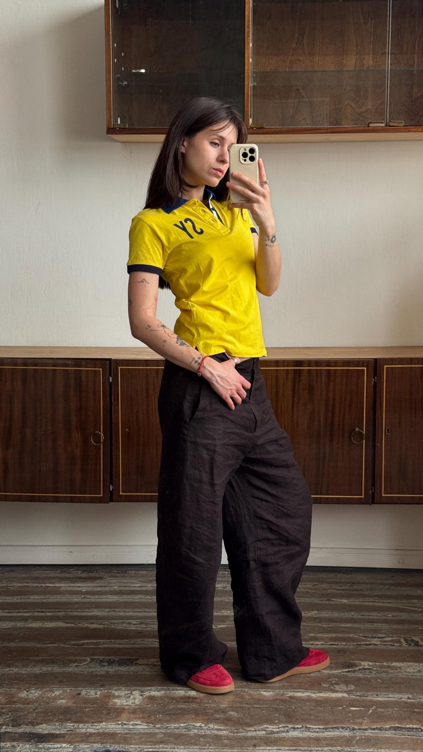 Vintage t-shirt in bright yellow with logo