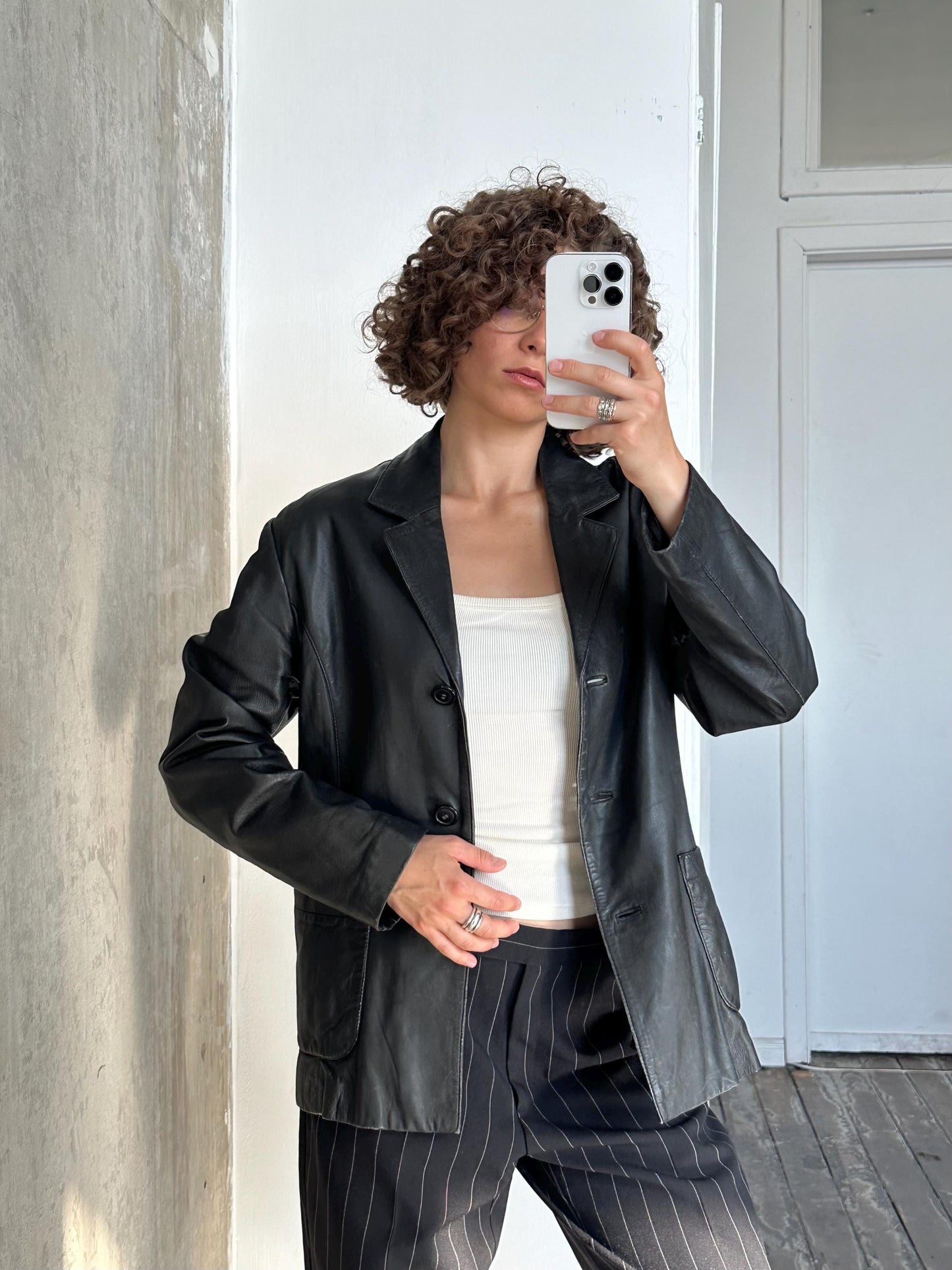 Vintage 90s cropped leather blazer in black