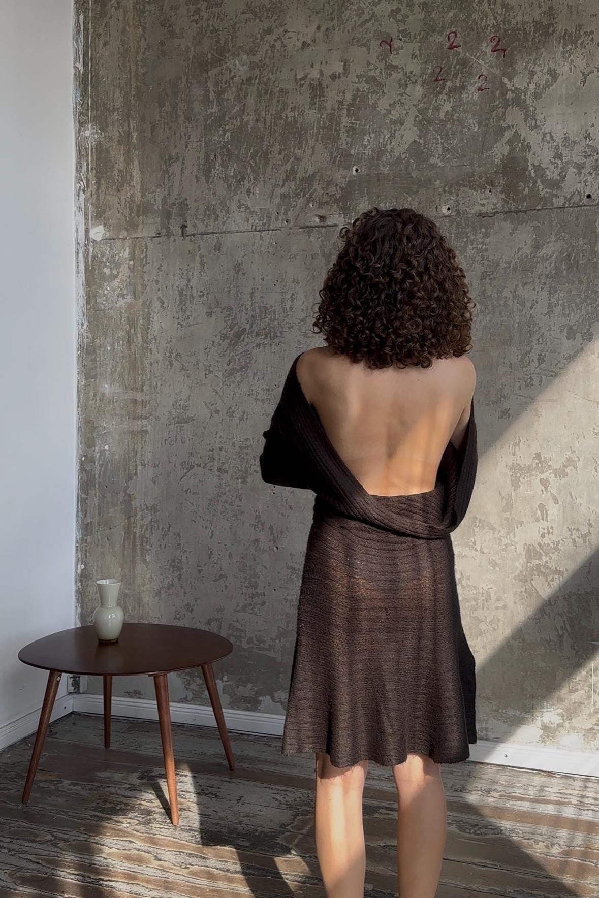 Vintage structured open back knitted dress in brown