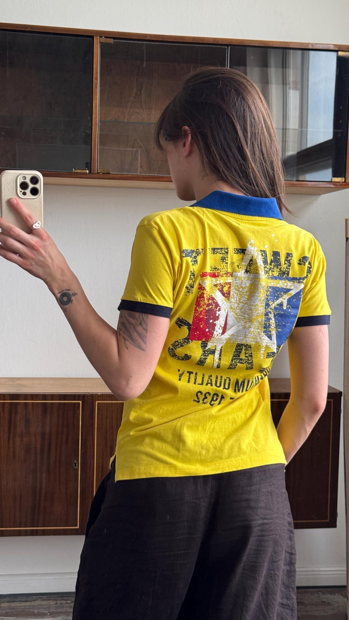 Vintage t-shirt in bright yellow with logo