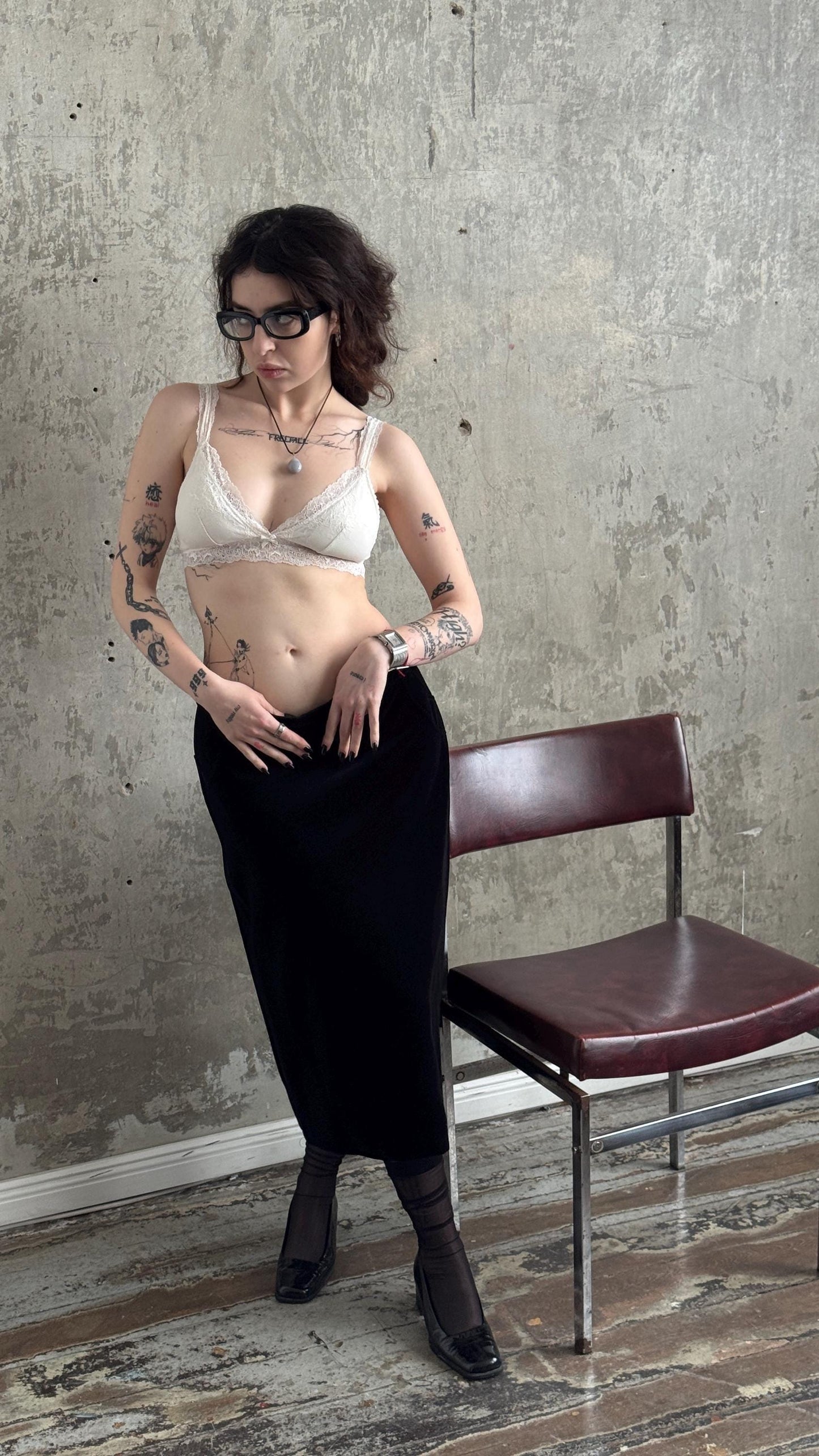 Vintage Velvet Pencil Midi Skirt in Black