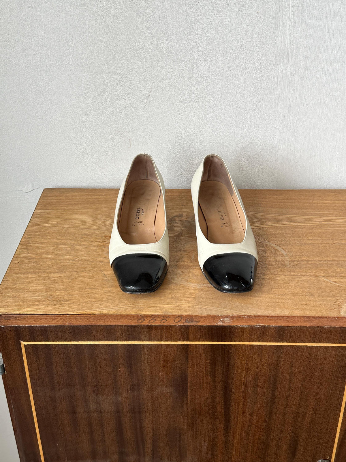 Vintage Cream Black Pumps Patent Cap Toe