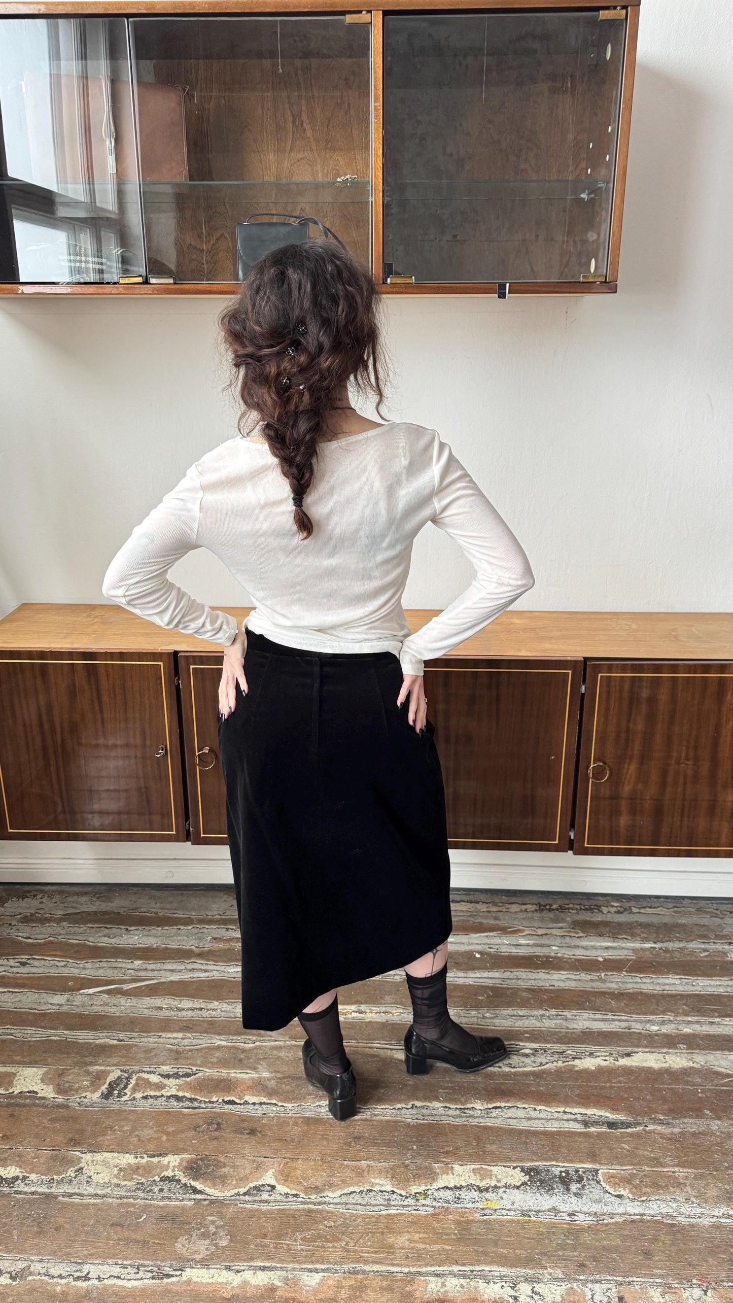 Vintage Velvet Pencil Midi Skirt in Black