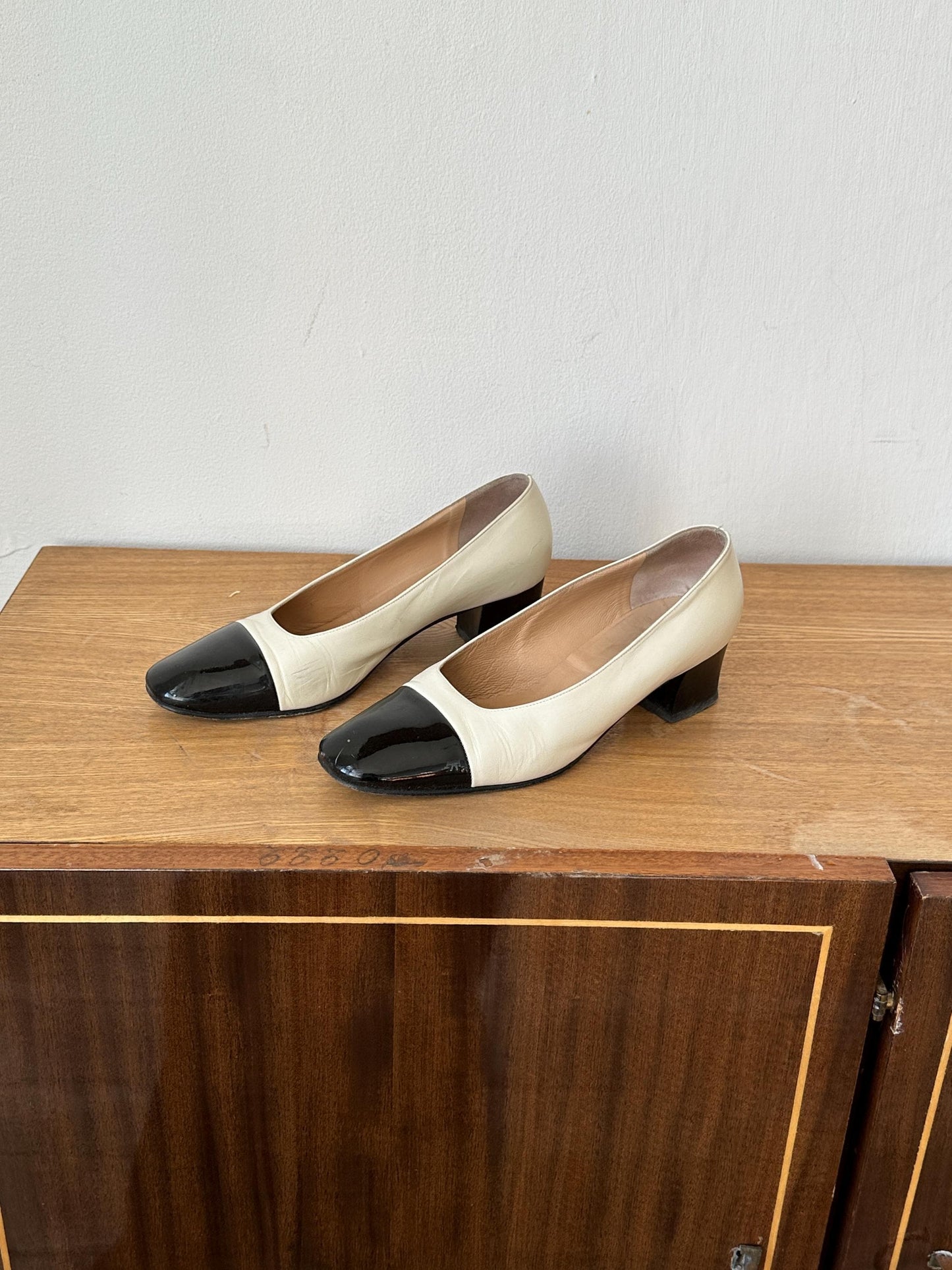 Vintage Cream Black Pumps Patent Cap Toe